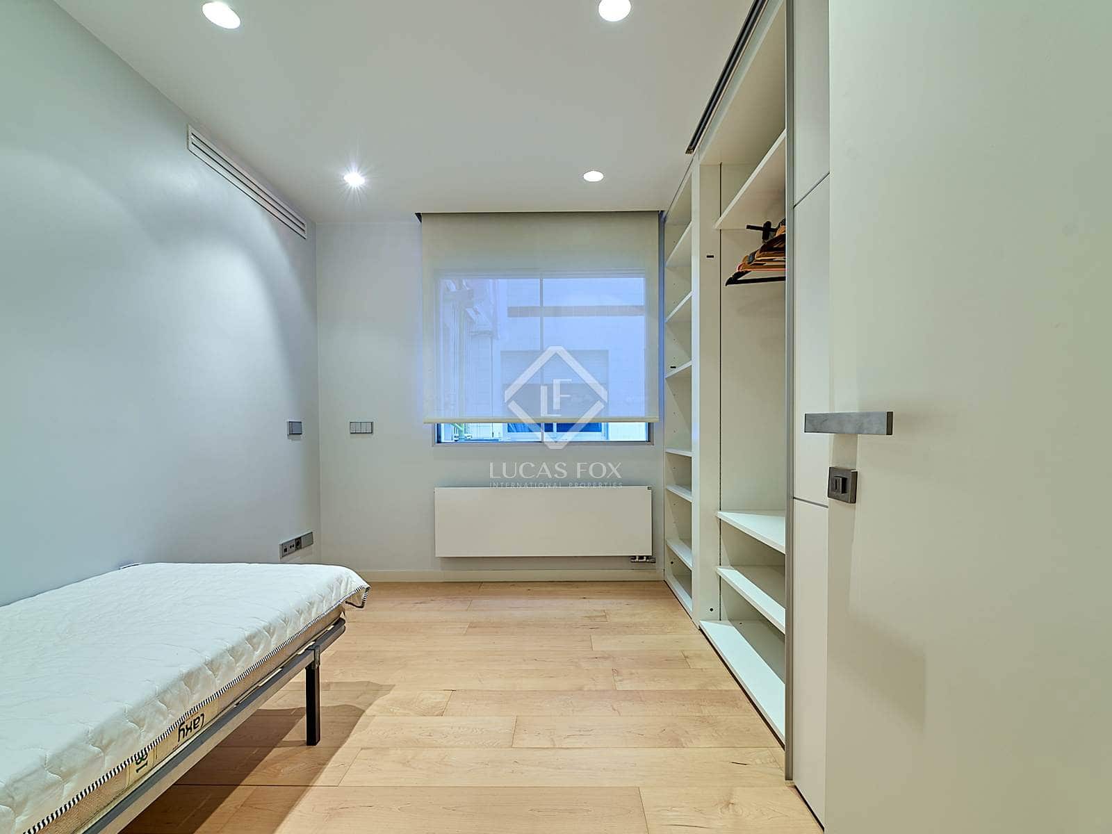 3 slaapkamer Appartement te huur in Valencia stad - € 3.000 (Ref: 7419754)