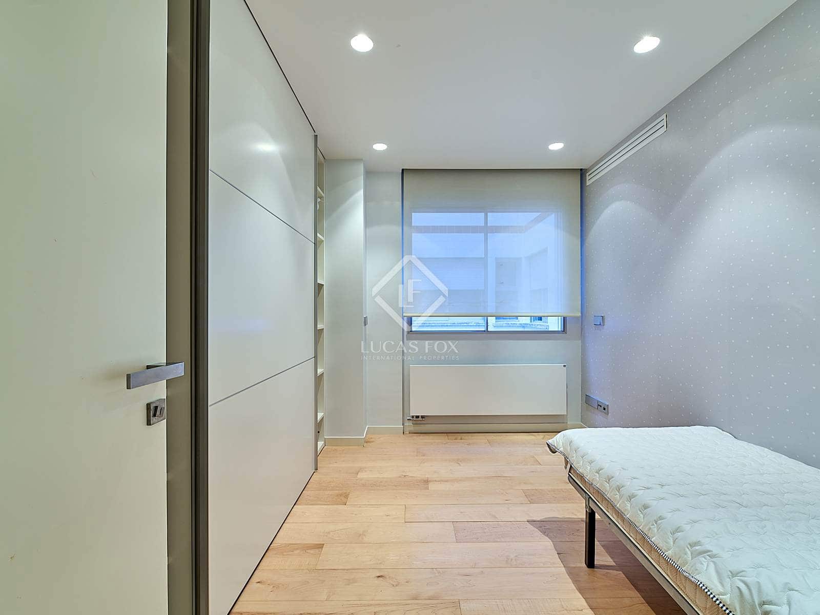 3 slaapkamer Appartement te huur in Valencia stad - € 3.000 (Ref: 7419754)