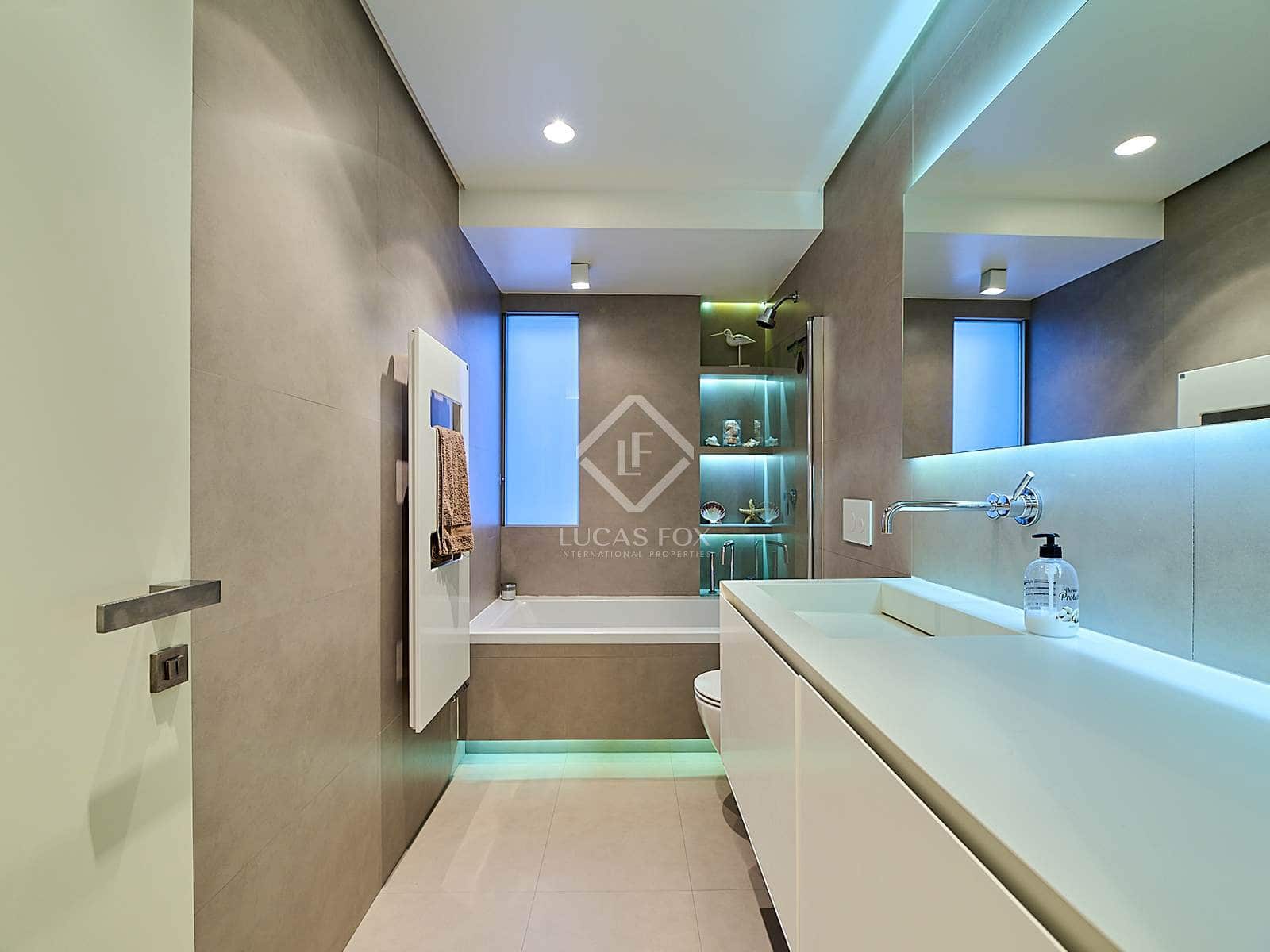 3 slaapkamer Appartement te huur in Valencia stad - € 3.000 (Ref: 7419754)