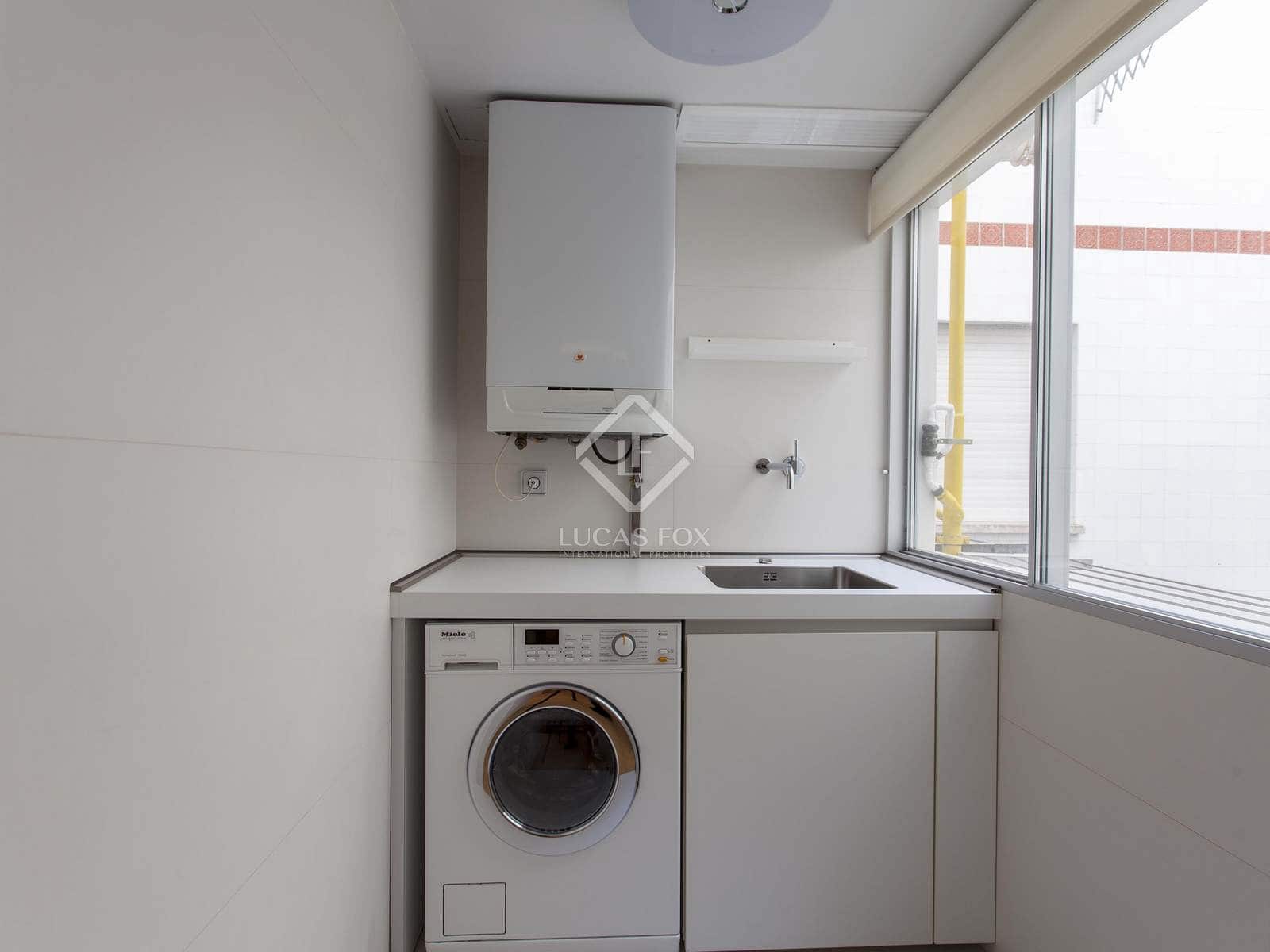 3 slaapkamer Appartement te huur in Valencia stad - € 3.000 (Ref: 7419754)