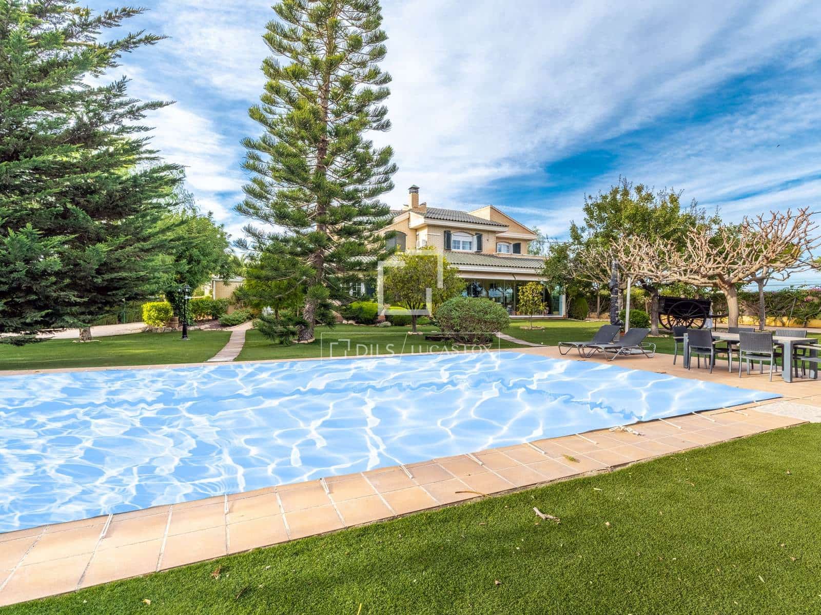 5 bedroom Villa for sale in Elche / Elx with pool garage - € 1,000,000 (Ref: 7444569)