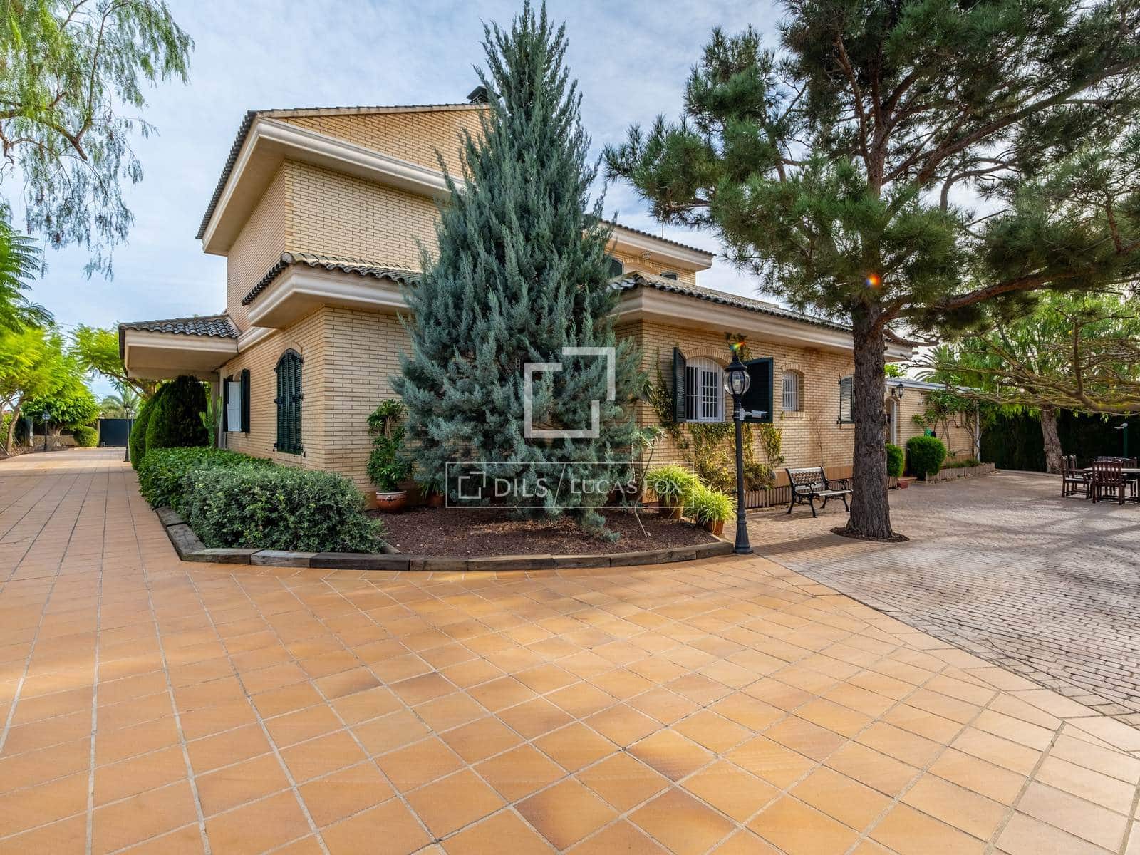 5 bedroom Villa for sale in Elche / Elx with pool garage - € 1,000,000 (Ref: 7444569)