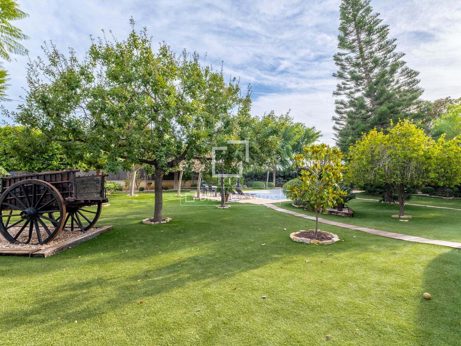 5 bedroom Villa for sale in Elche / Elx with pool garage - € 1,000,000 (Ref: 7444569)