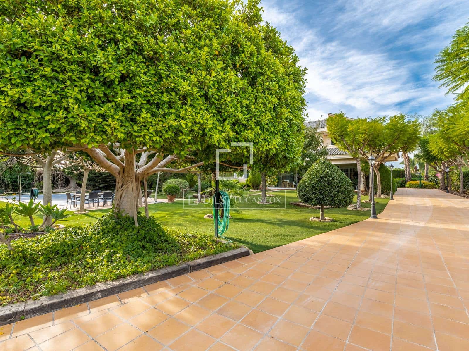 5 bedroom Villa for sale in Elche / Elx with pool garage - € 1,000,000 (Ref: 7444569)