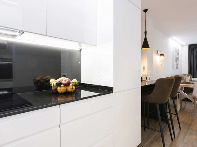 2 bedroom Apartment for rent in Vigo with garage - € 2,000 (Ref: 7444587)