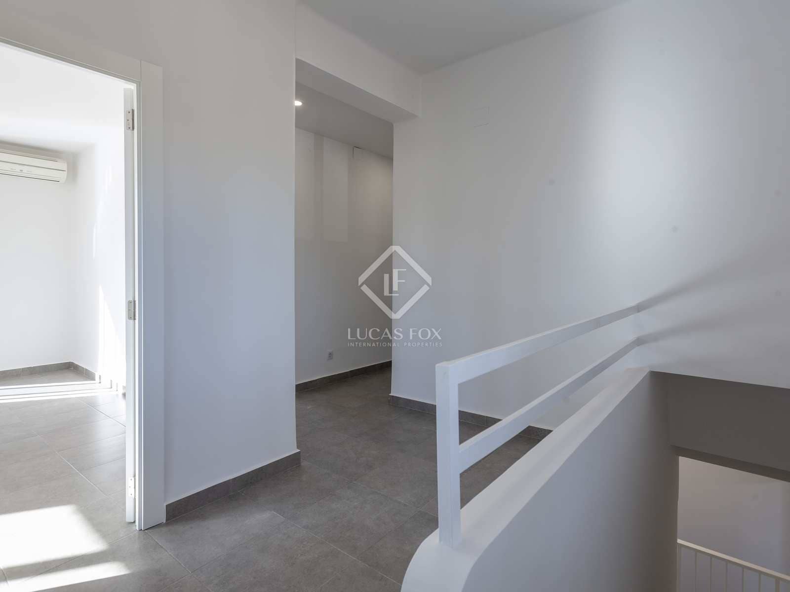 Chalet de 5 habitaciones en Paterna en alquiler con piscina garaje - 3.500 € (Ref: 7462702)