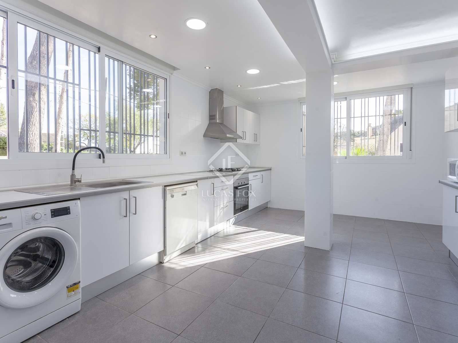 Chalet de 5 habitaciones en Paterna en alquiler con piscina garaje - 3.500 € (Ref: 7462702)