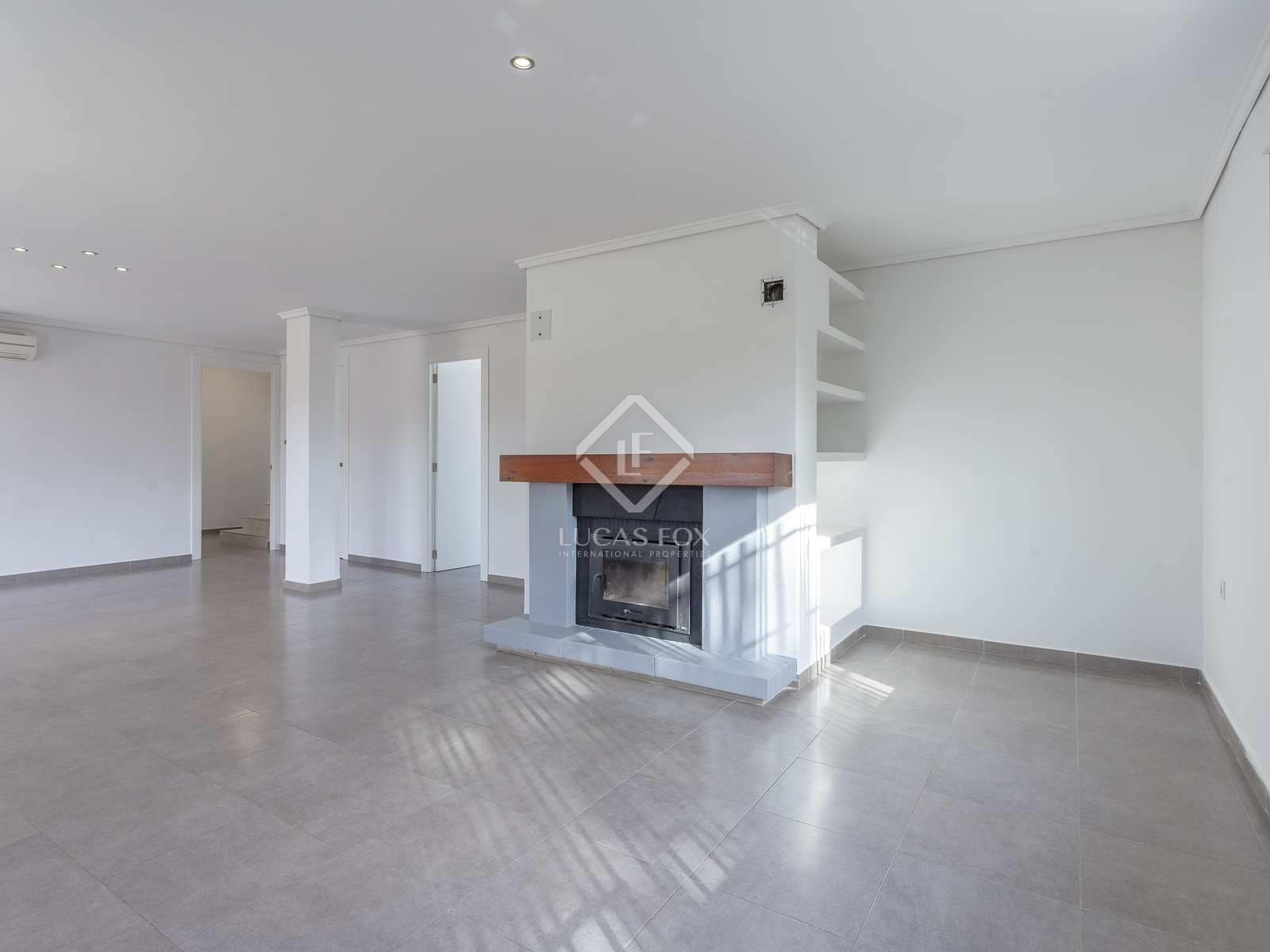 Chalet de 5 habitaciones en Paterna en alquiler con piscina garaje - 3.500 € (Ref: 7462702)