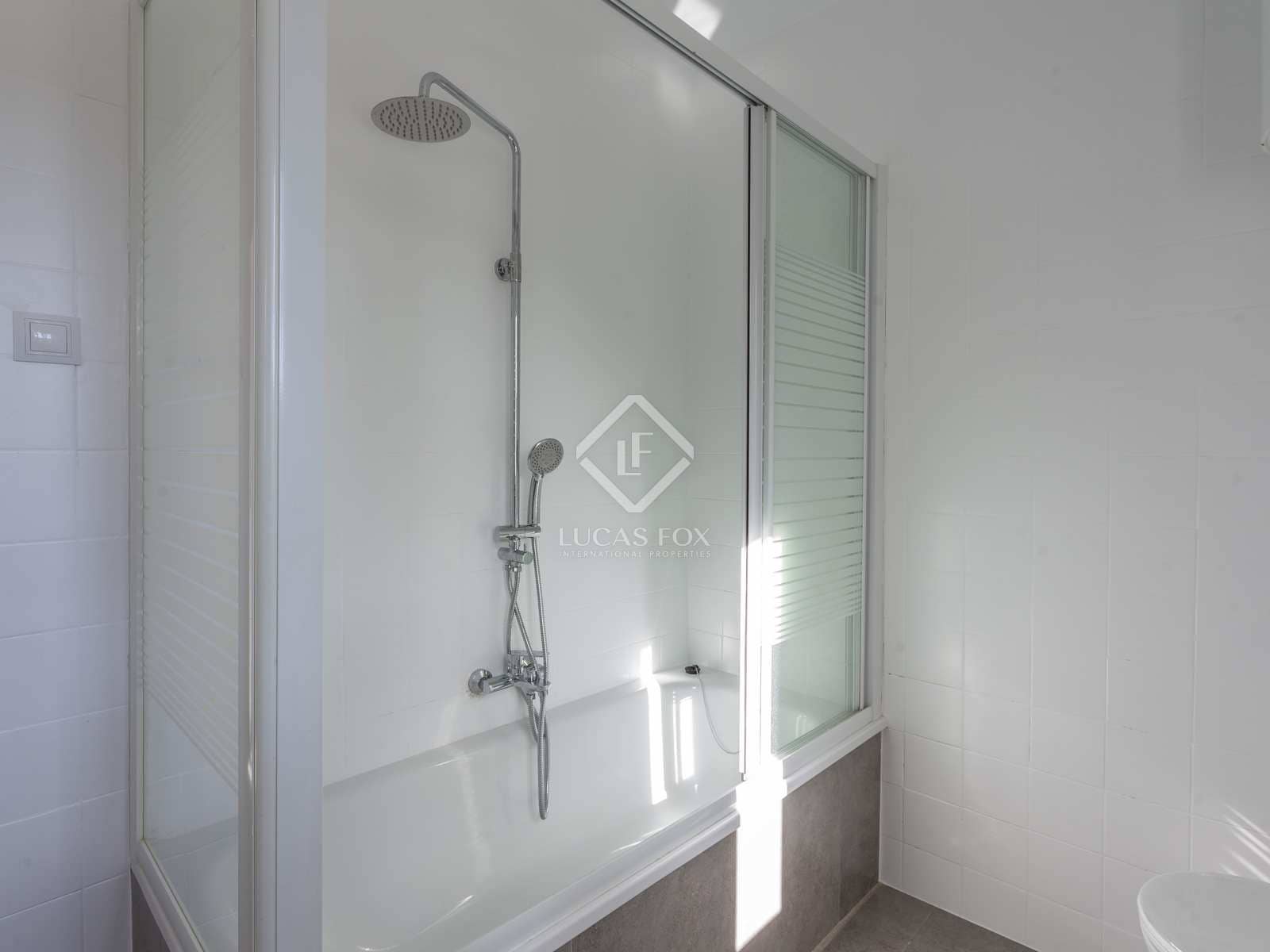 Chalet de 5 habitaciones en Paterna en alquiler con piscina garaje - 3.500 € (Ref: 7462702)