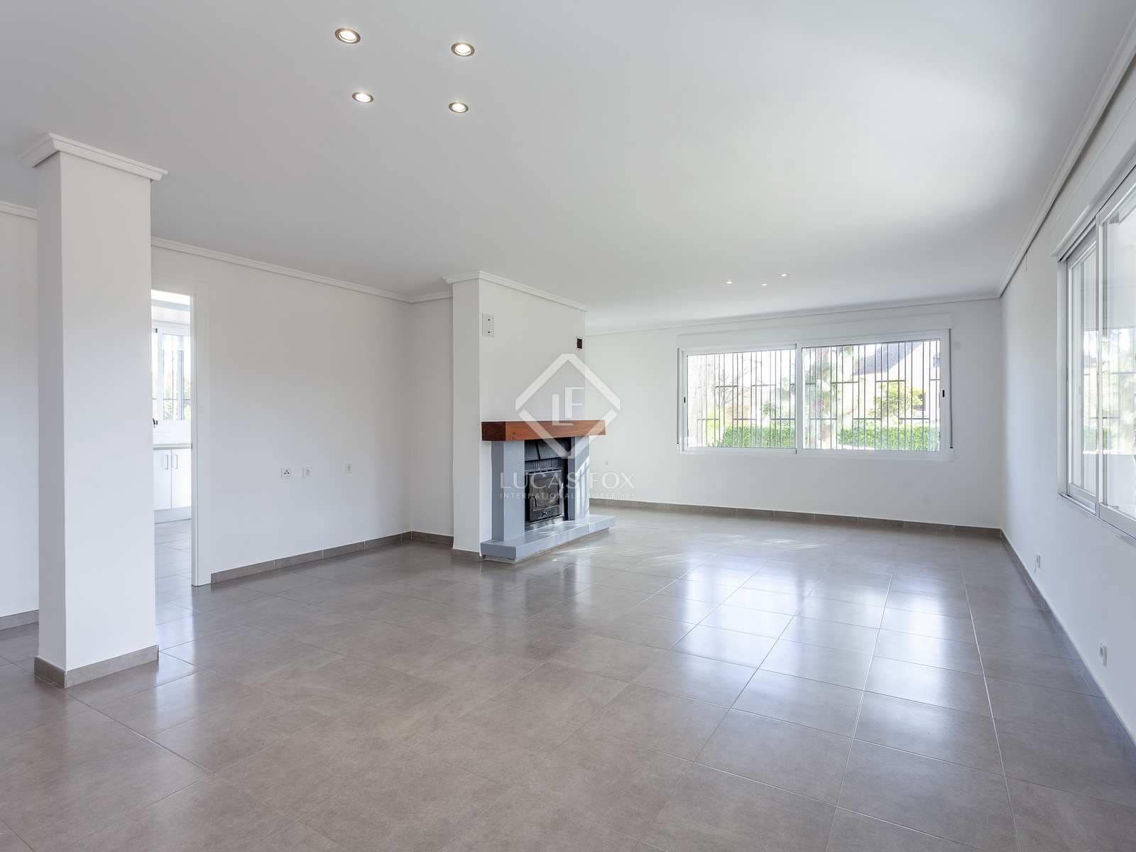 Chalet de 5 habitaciones en Paterna en alquiler con piscina garaje - 3.500 € (Ref: 7462702)