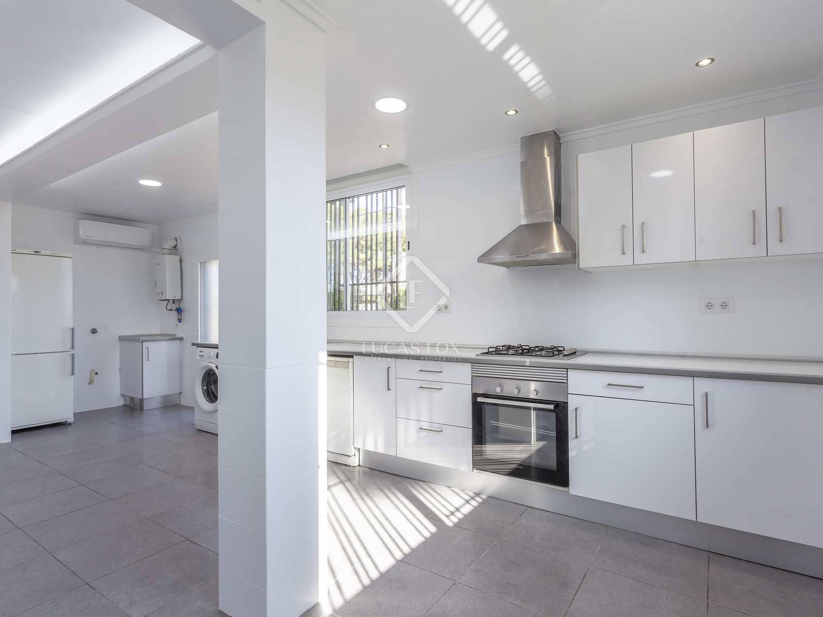 Chalet de 5 habitaciones en Paterna en alquiler con piscina garaje - 3.500 € (Ref: 7462702)