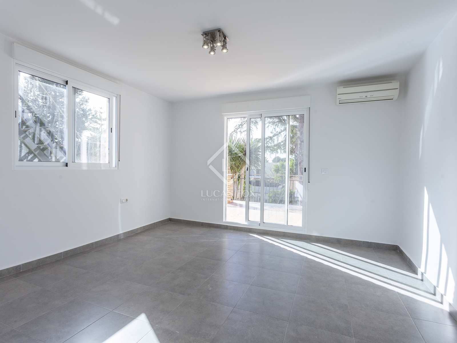 Chalet de 5 habitaciones en Paterna en alquiler con piscina garaje - 3.500 € (Ref: 7462702)