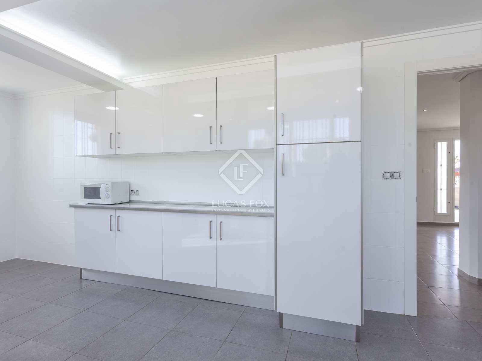 Chalet de 5 habitaciones en Paterna en alquiler con piscina garaje - 3.500 € (Ref: 7462702)