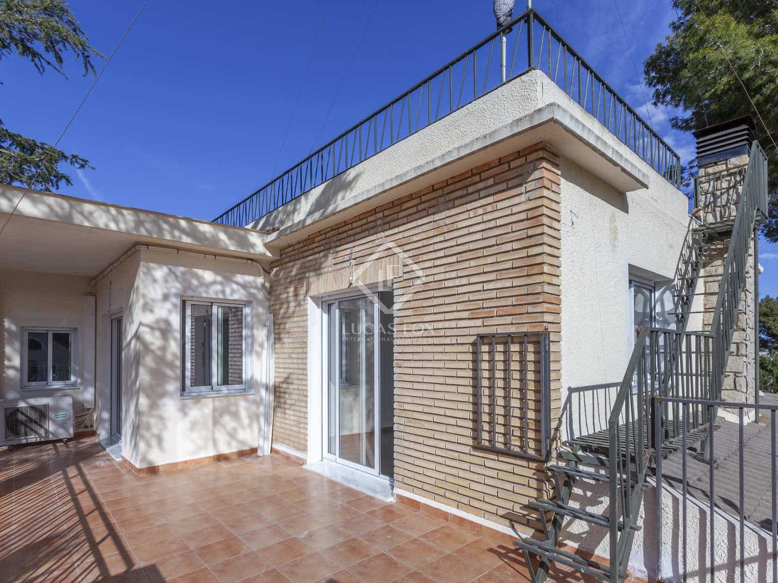 Chalet de 5 habitaciones en Paterna en alquiler con piscina garaje - 3.500 € (Ref: 7462702)