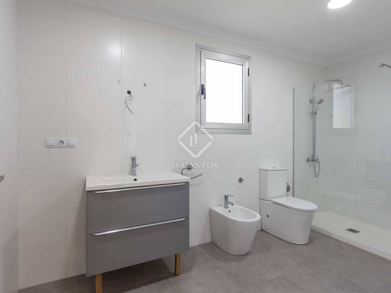 Chalet de 5 habitaciones en Paterna en alquiler con piscina garaje - 3.500 € (Ref: 7462702)