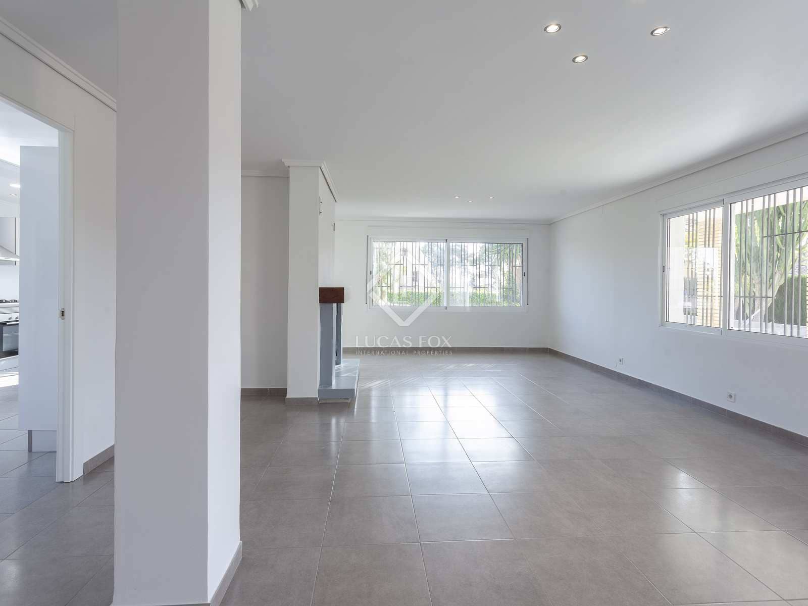 Chalet de 5 habitaciones en Paterna en alquiler con piscina garaje - 3.500 € (Ref: 7462702)