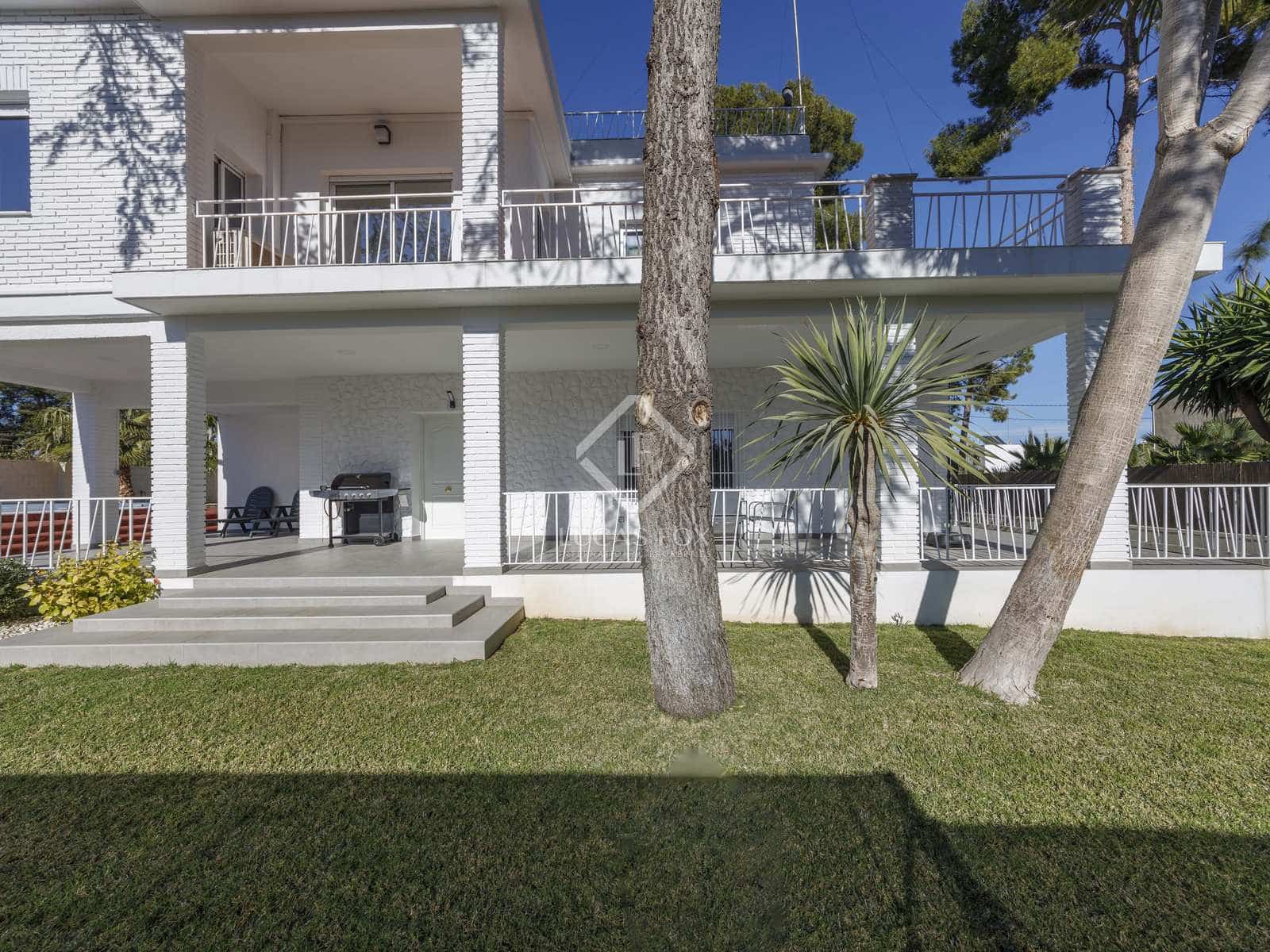 Chalet de 5 habitaciones en Paterna en alquiler con piscina garaje - 3.500 € (Ref: 7462702)