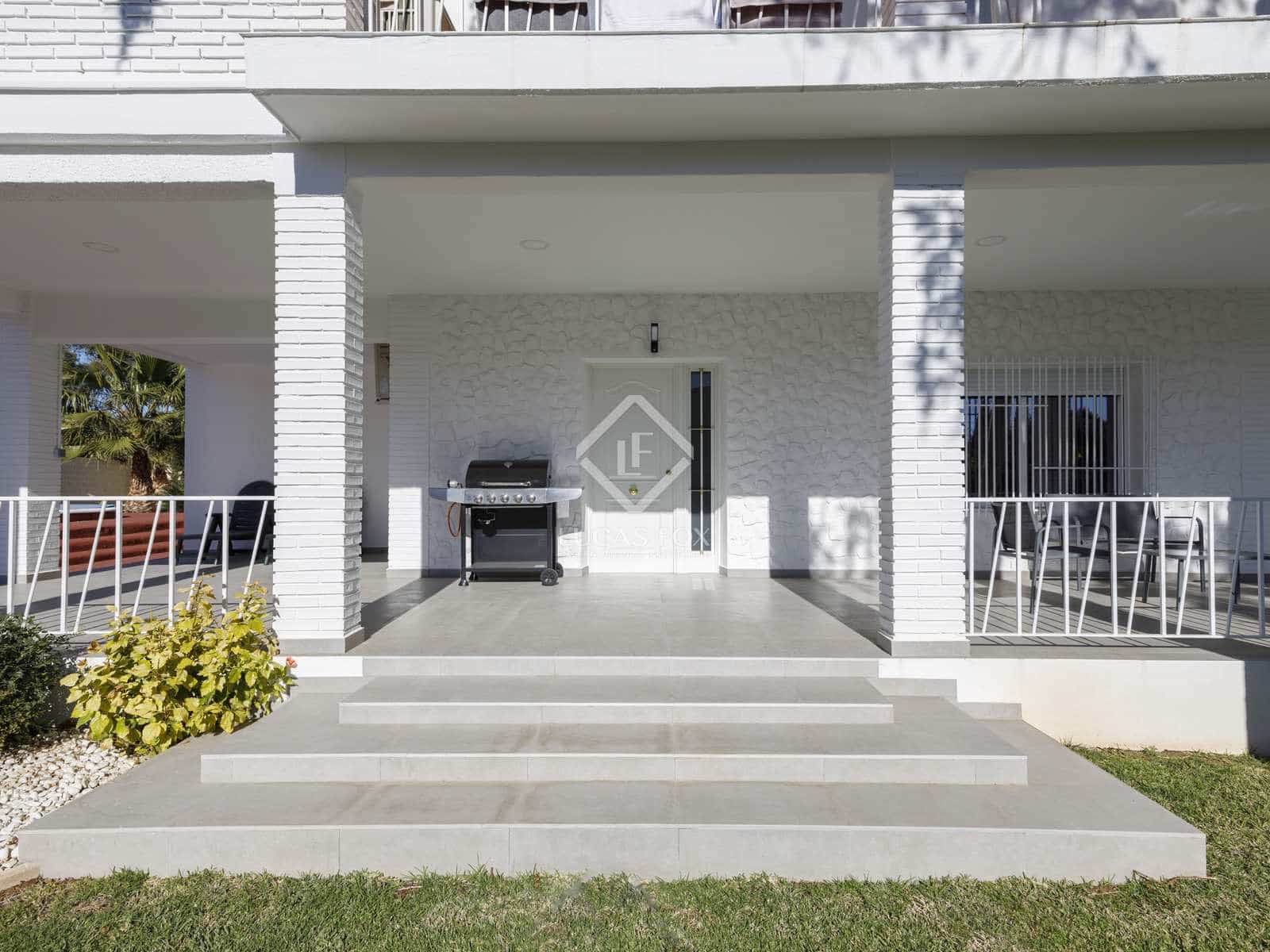 Chalet de 5 habitaciones en Paterna en alquiler con piscina garaje - 3.500 € (Ref: 7462702)