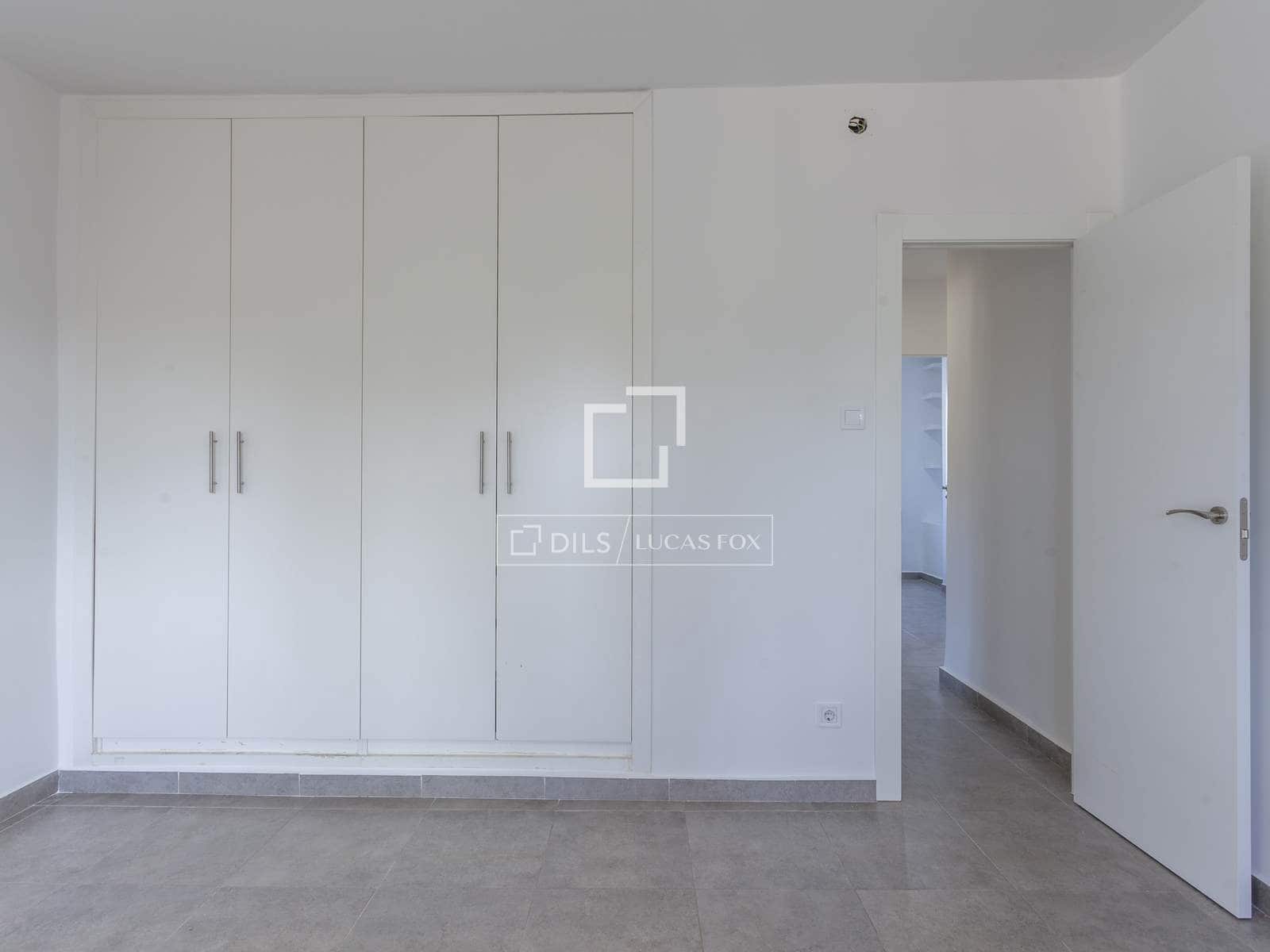 Chalet de 5 habitaciones en Paterna en alquiler con piscina garaje - 3.500 € (Ref: 7462702)