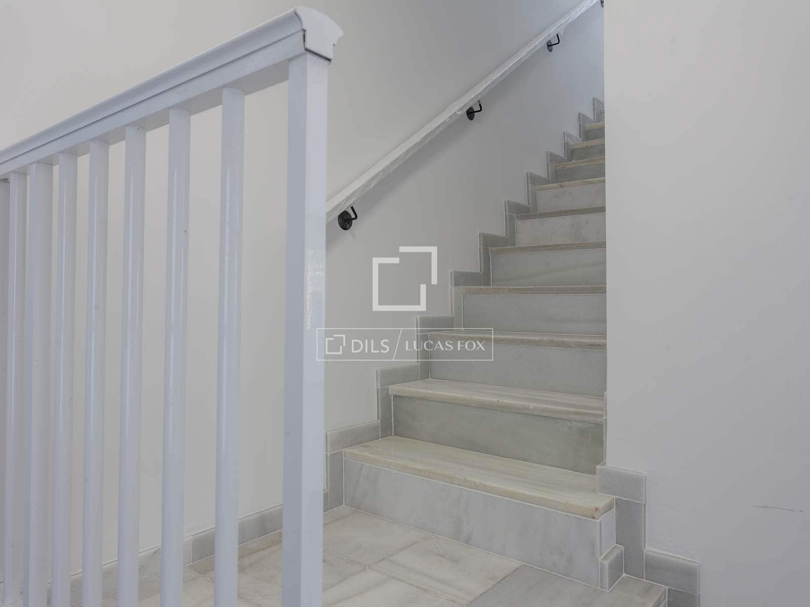 Chalet de 5 habitaciones en Paterna en alquiler con piscina garaje - 3.500 € (Ref: 7462702)