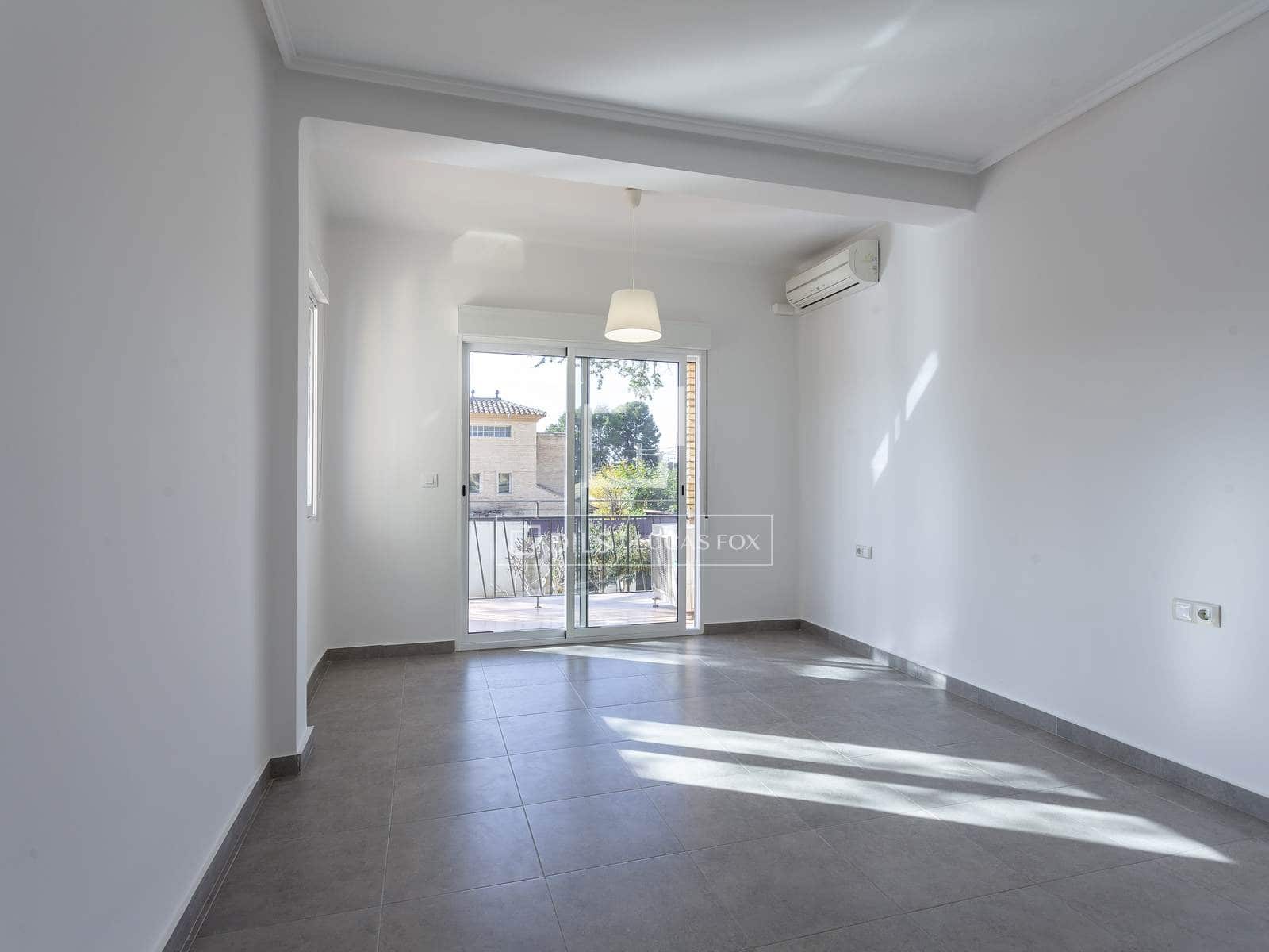 Chalet de 5 habitaciones en Paterna en alquiler con piscina garaje - 3.500 € (Ref: 7462702)