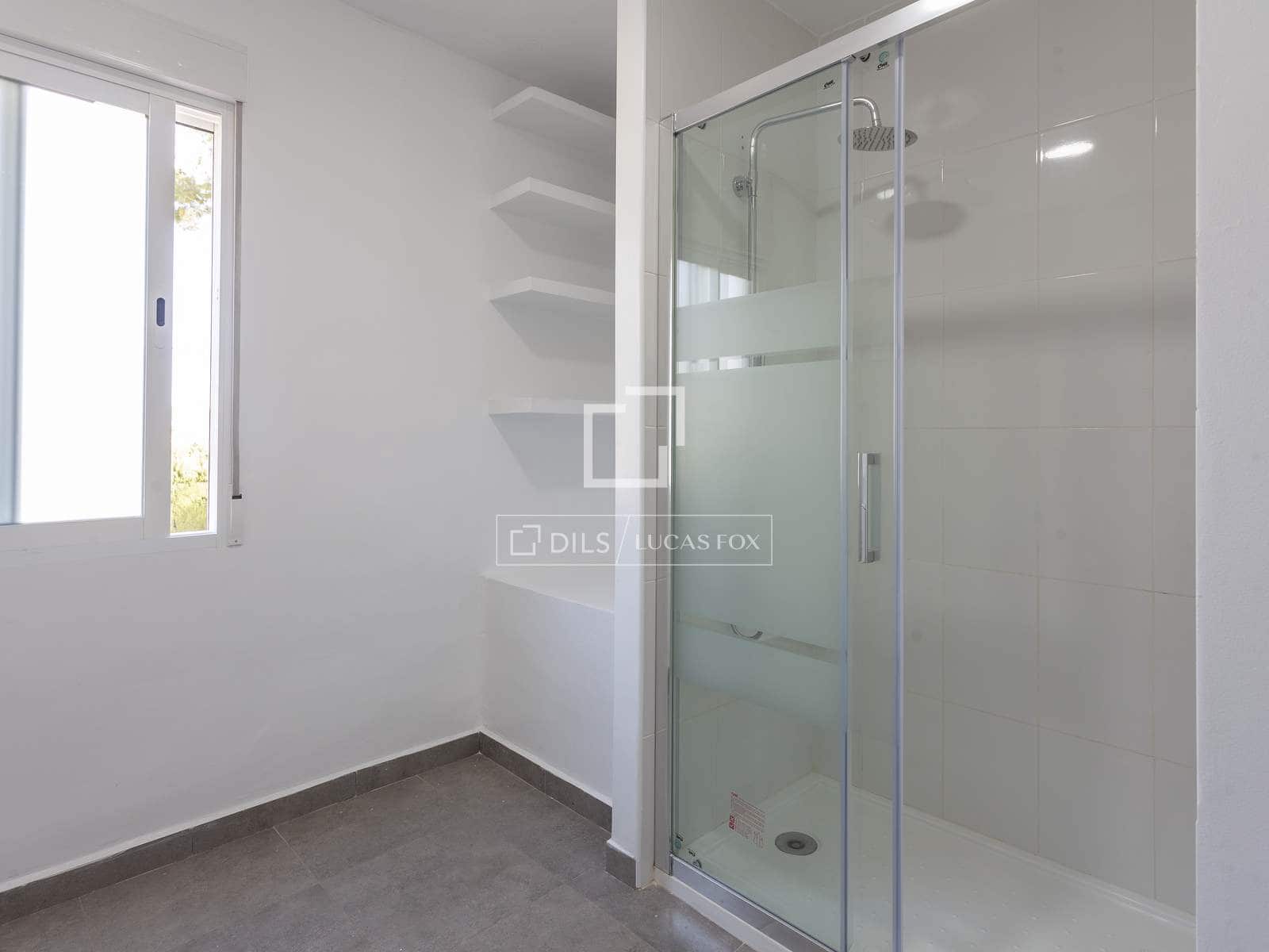 Chalet de 5 habitaciones en Paterna en alquiler con piscina garaje - 3.500 € (Ref: 7462702)