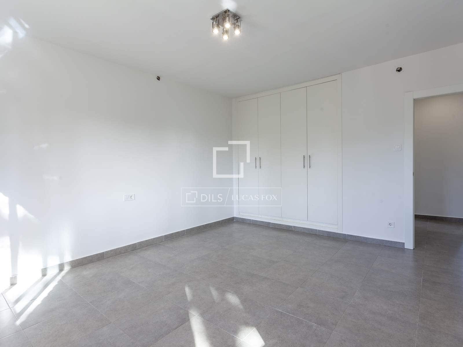 Chalet de 5 habitaciones en Paterna en alquiler con piscina garaje - 3.500 € (Ref: 7462702)