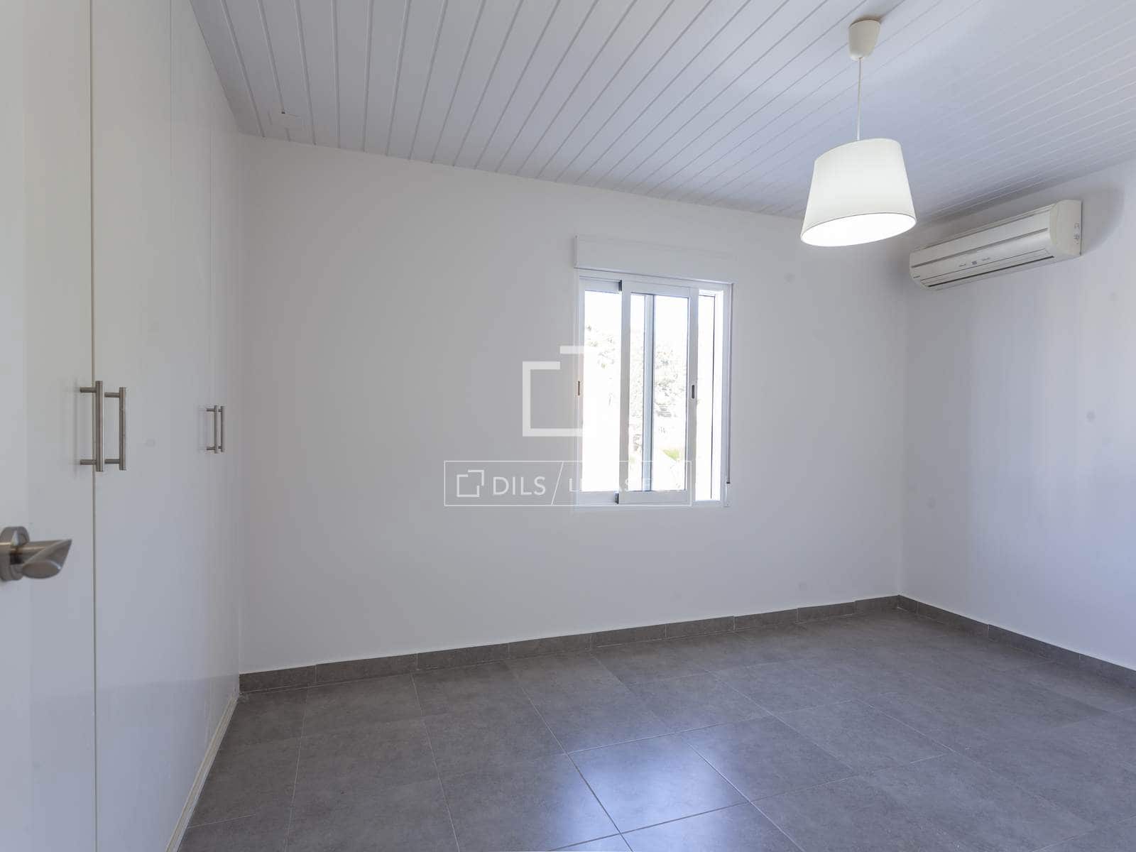 Chalet de 5 habitaciones en Paterna en alquiler con piscina garaje - 3.500 € (Ref: 7462702)