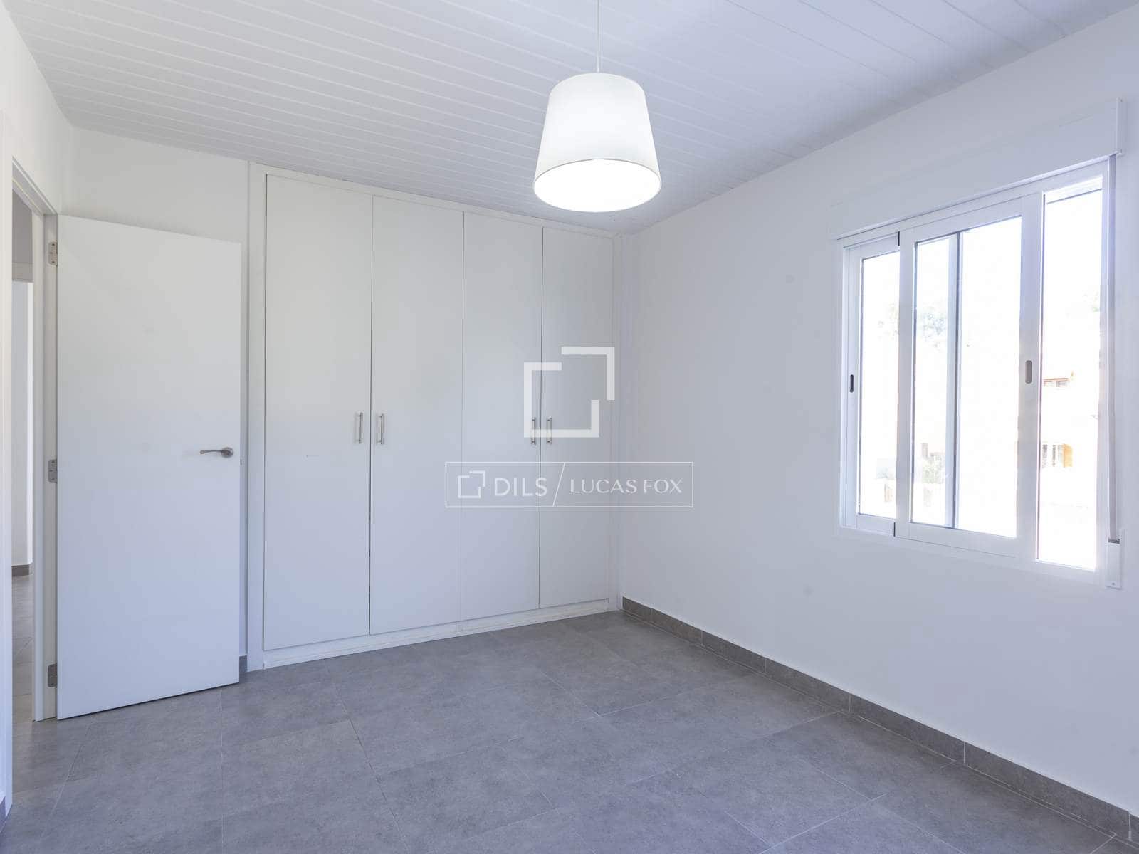 Chalet de 5 habitaciones en Paterna en alquiler con piscina garaje - 3.500 € (Ref: 7462702)