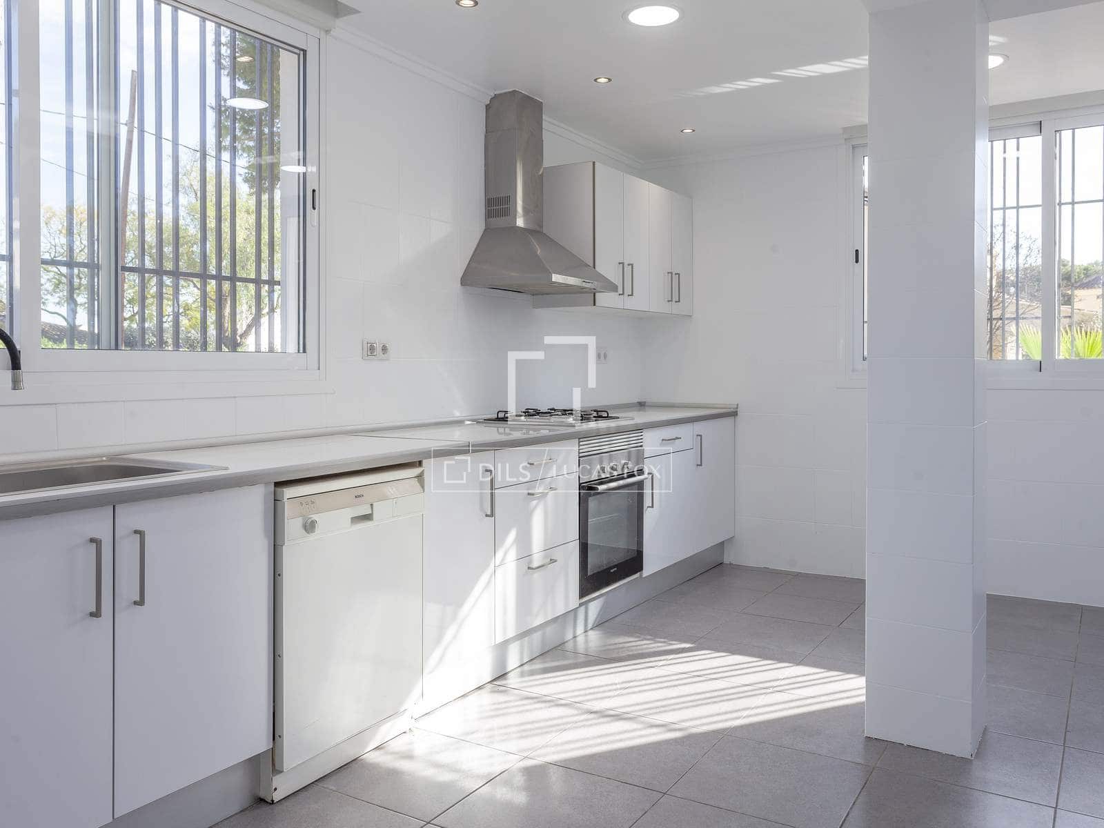 Chalet de 5 habitaciones en Paterna en alquiler con piscina garaje - 3.500 € (Ref: 7462702)