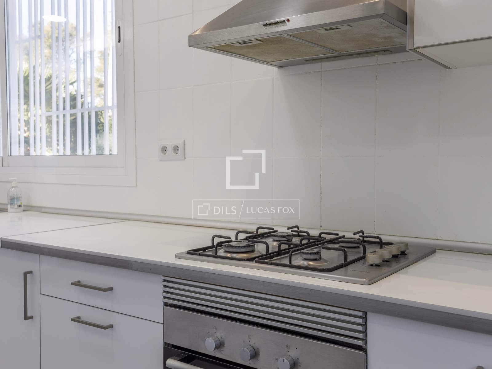 Chalet de 5 habitaciones en Paterna en alquiler con piscina garaje - 3.500 € (Ref: 7462702)