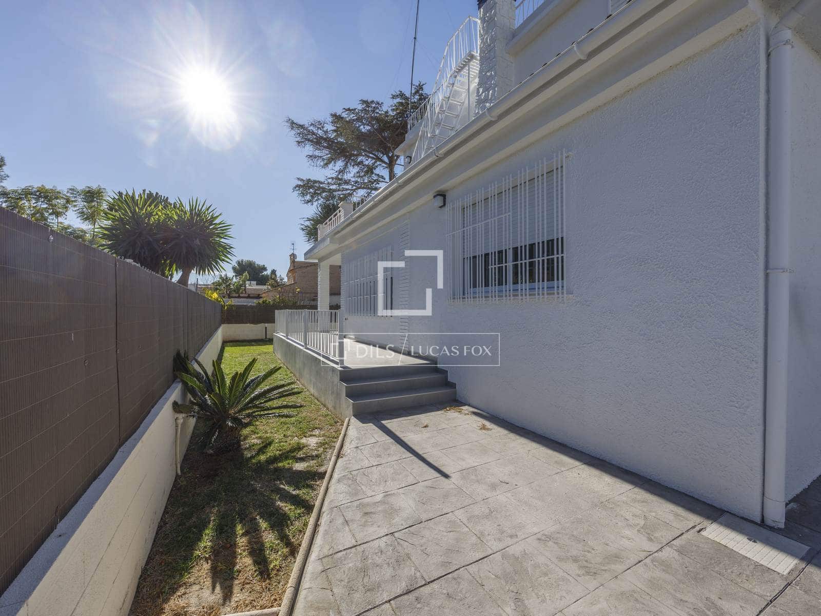 Chalet de 5 habitaciones en Paterna en alquiler con piscina garaje - 3.500 € (Ref: 7462702)