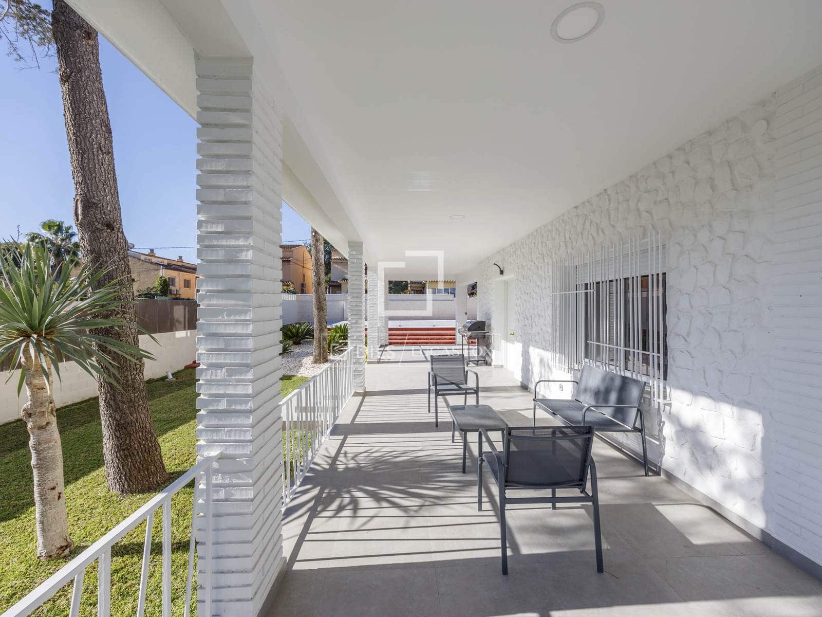 Chalet de 5 habitaciones en Paterna en alquiler con piscina garaje - 3.500 € (Ref: 7462702)