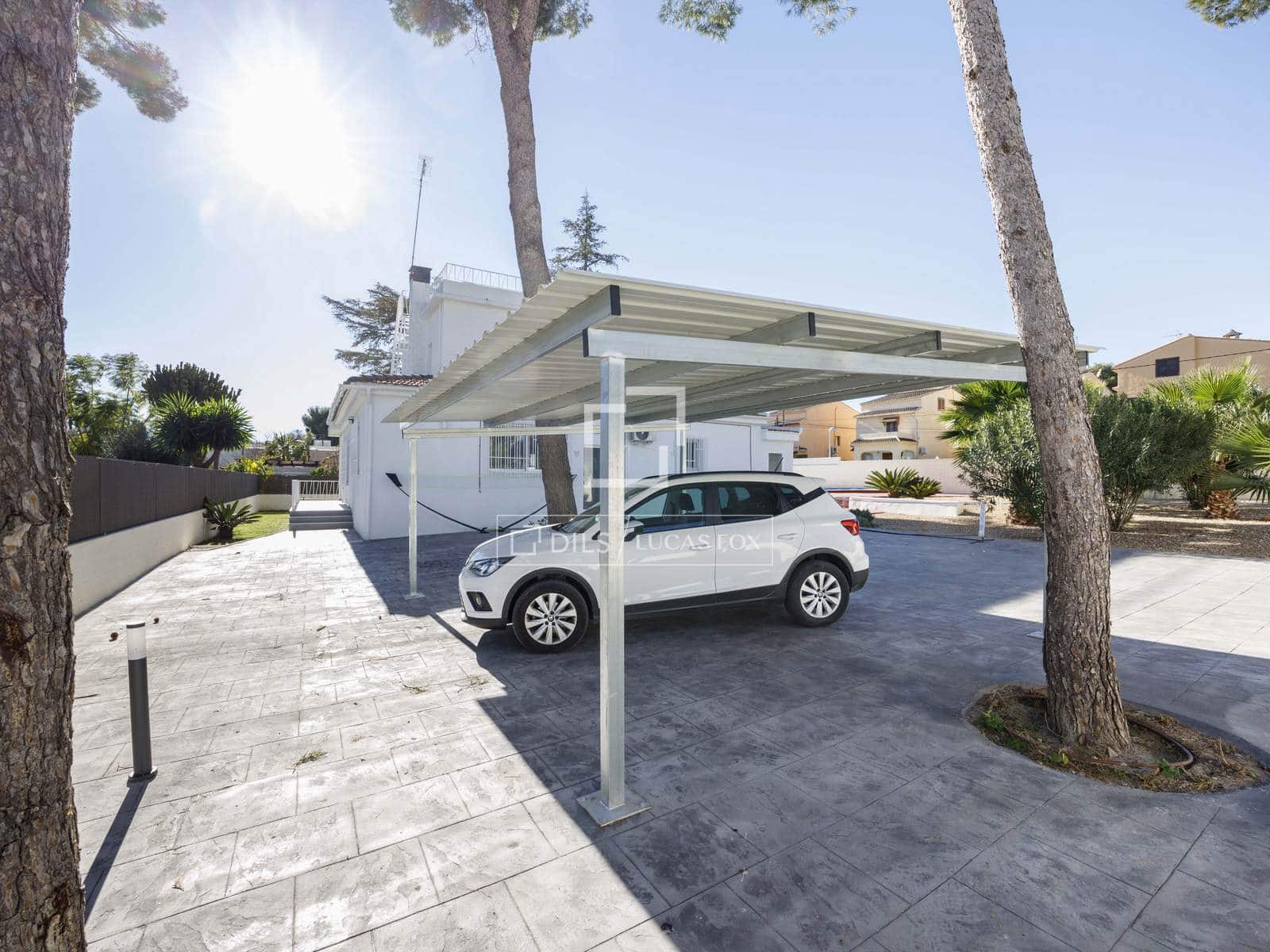 Chalet de 5 habitaciones en Paterna en alquiler con piscina garaje - 3.500 € (Ref: 7462702)