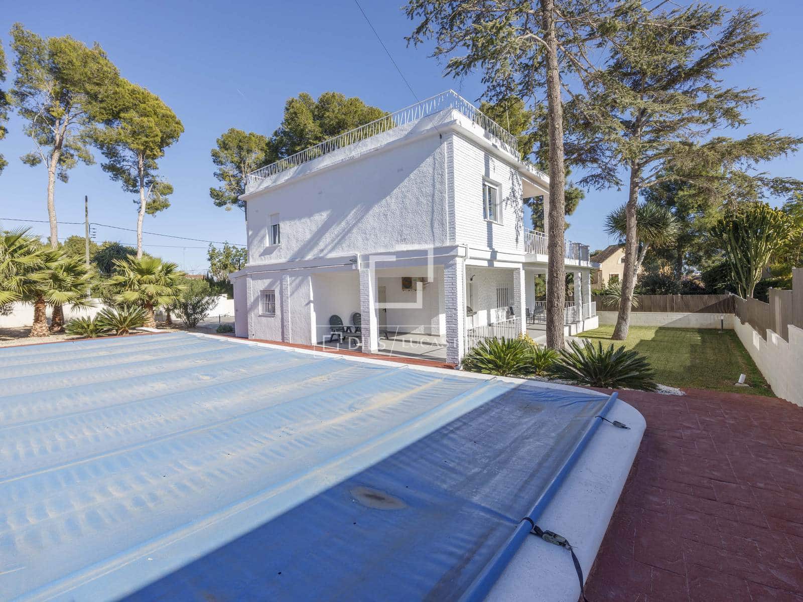 Chalet de 5 habitaciones en Paterna en alquiler con piscina garaje - 3.500 € (Ref: 7462702)