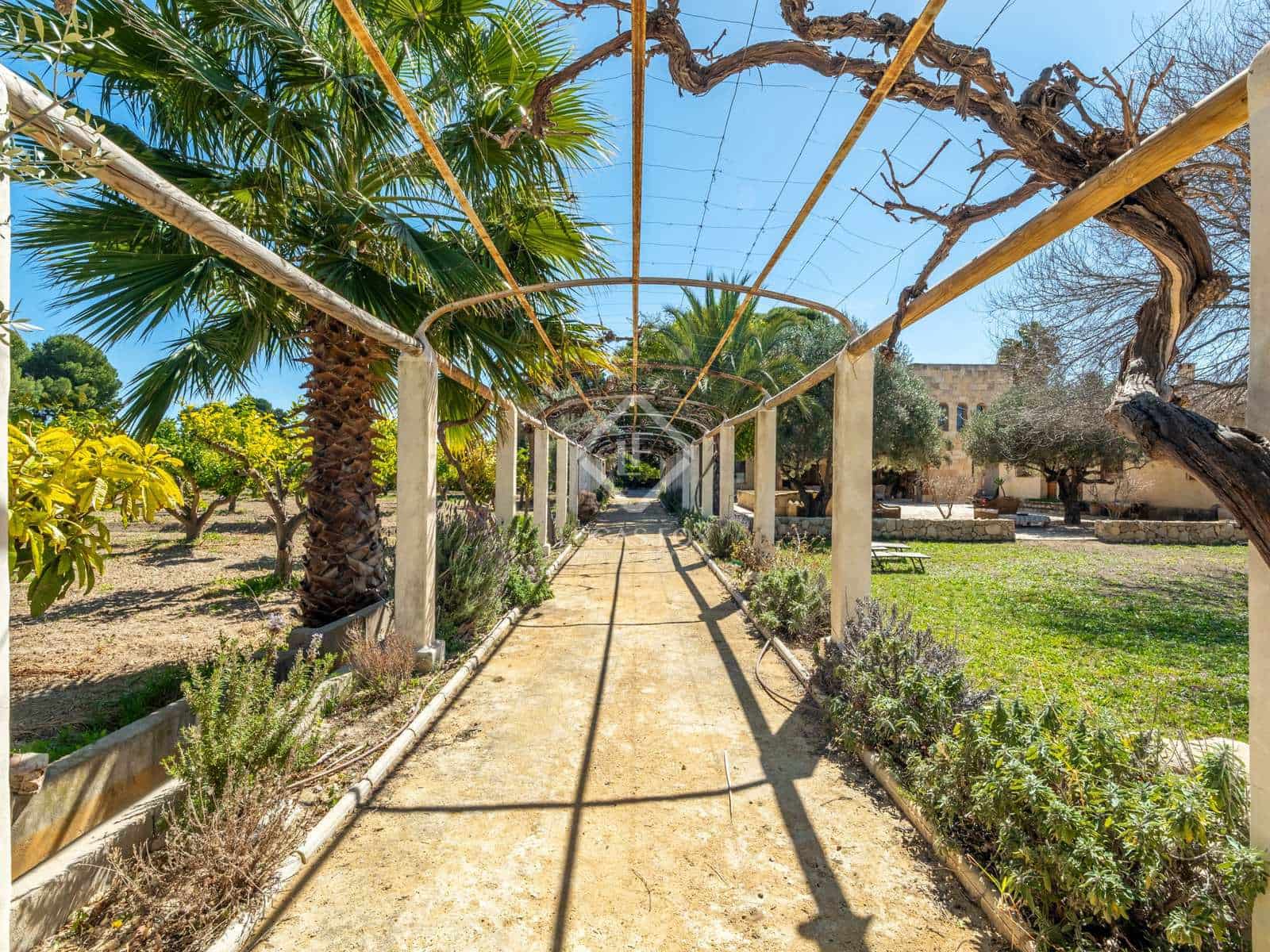 6 bedroom Villa for sale in Muchamiel / Mutxamel - € 2,375,000 (Ref: 7464785)