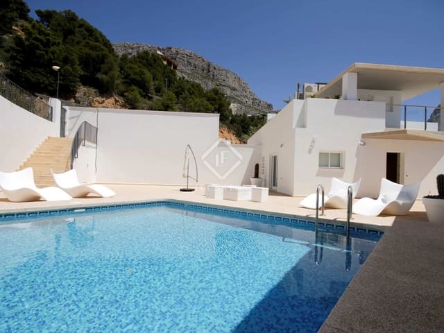 5 bedroom Villa for rent in Altea with pool garage - € 4,900 (Ref: 7466989)