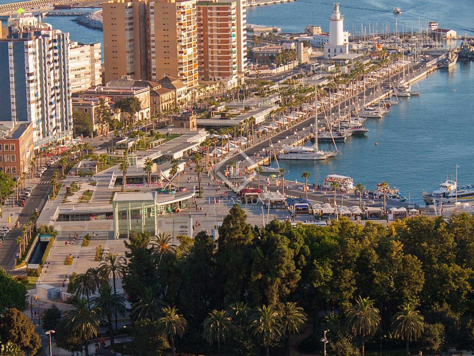 8 chambre Villa/Maison à vendre à Malaga ville avec piscine garage - 1 950 000 € (Ref: 7503983)