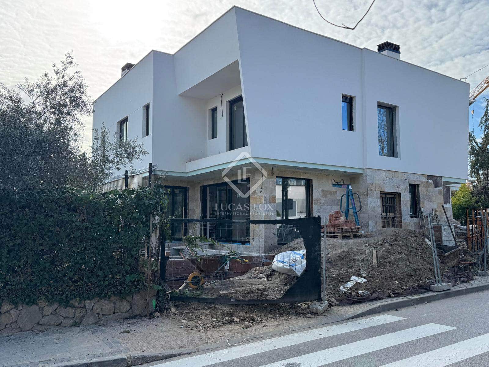 4 soveværelse Villa til salg i Pozuelo de Alarcon med swimmingpool garage - € 1.598.000 (Ref: 7508380)