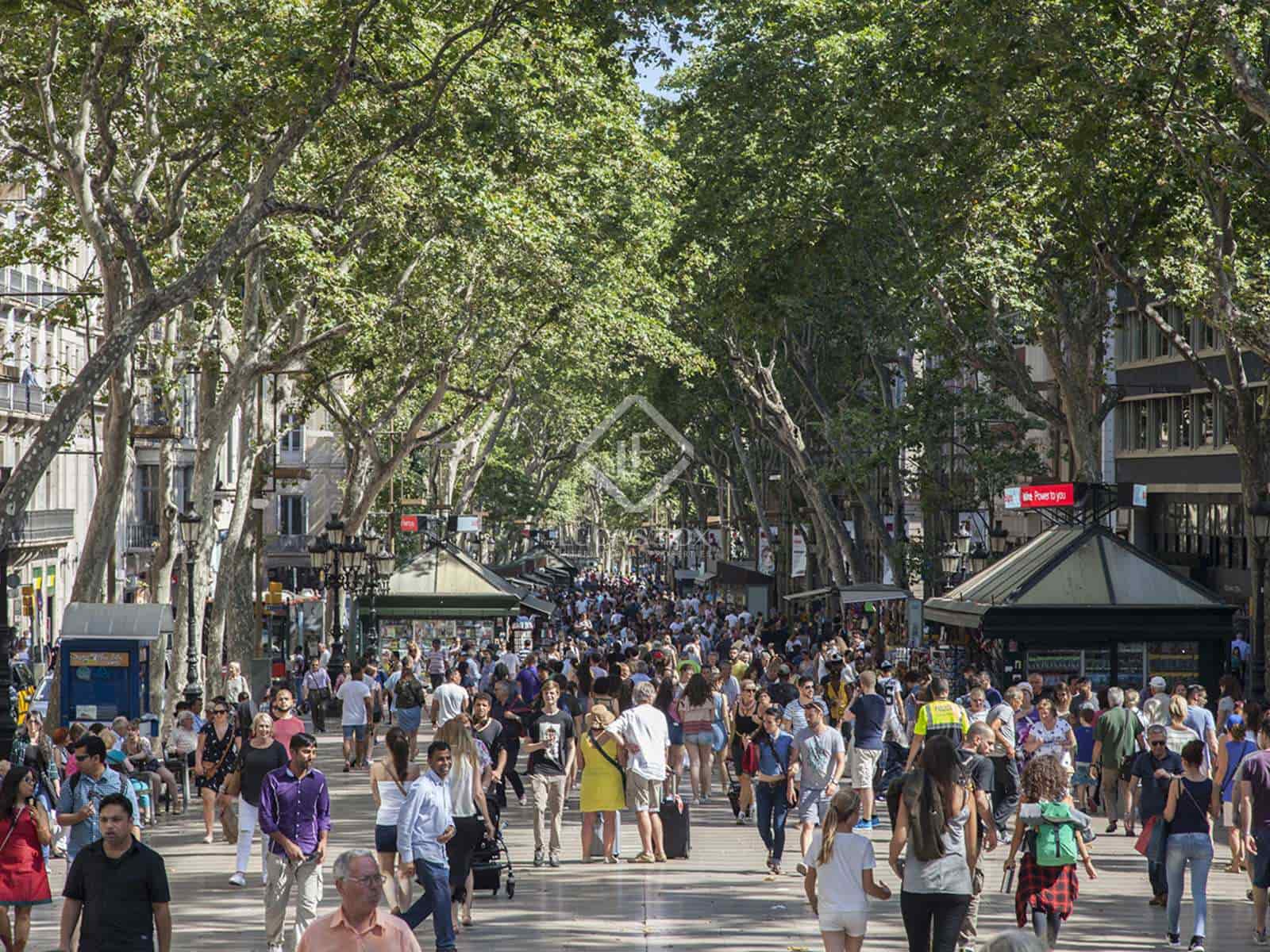 3 slaapkamer Appartement te huur in Barcelona stad - € 2.000 (Ref: 7524766)