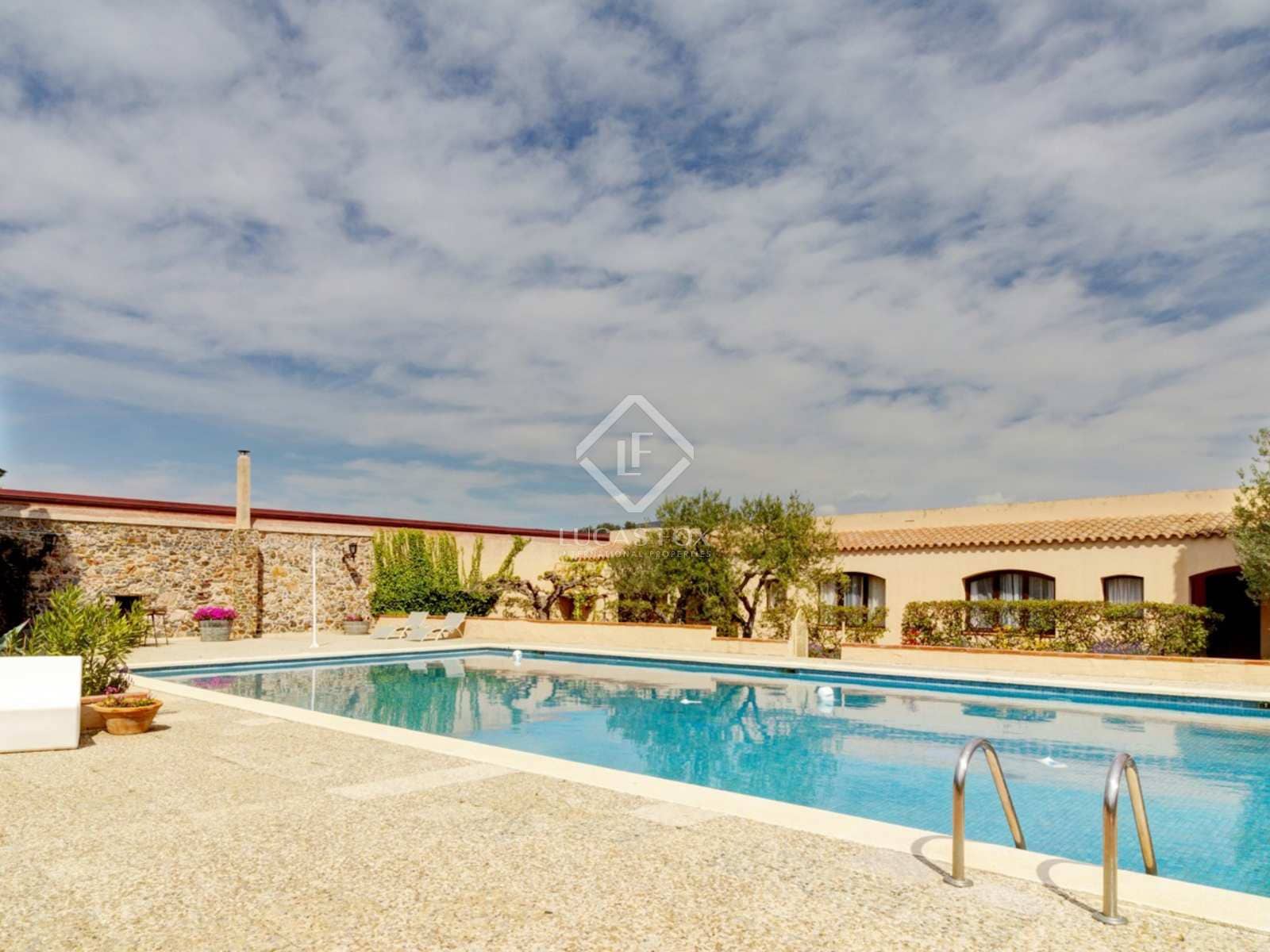 15 soveværelse Finca/Landehus til salg i El Molar med swimmingpool garage - € 5.250.000 (Ref: 7526948)