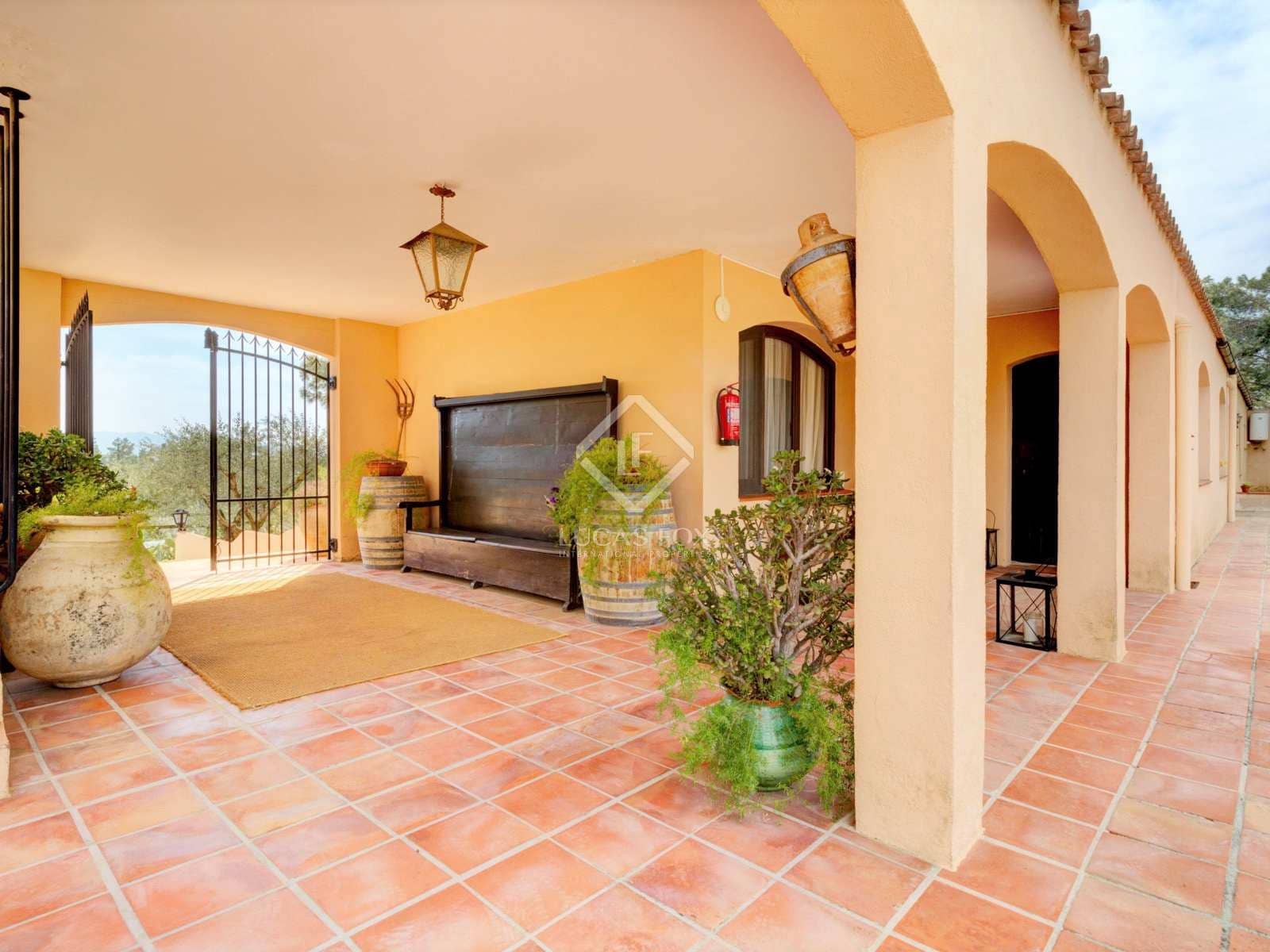 15 soveværelse Finca/Landehus til salg i El Molar med swimmingpool garage - € 5.250.000 (Ref: 7526948)