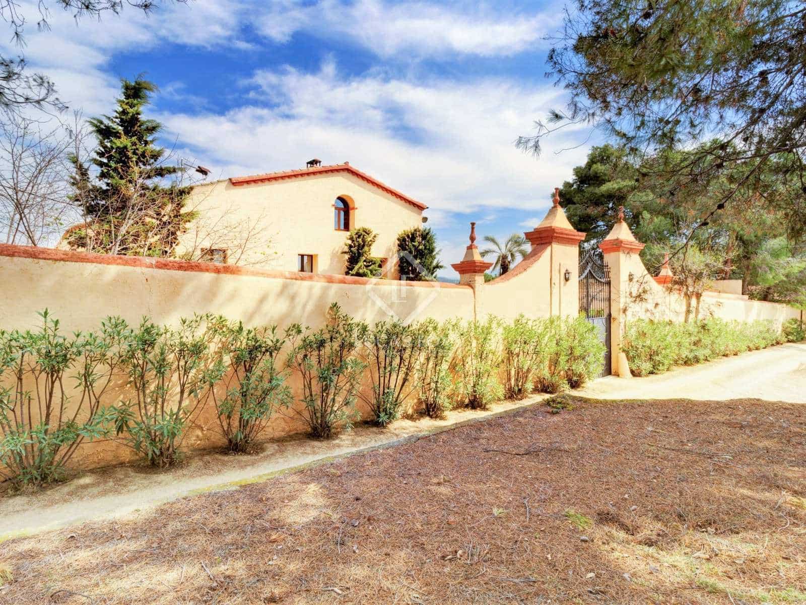 15 soveværelse Finca/Landehus til salg i El Molar med swimmingpool garage - € 5.250.000 (Ref: 7526948)