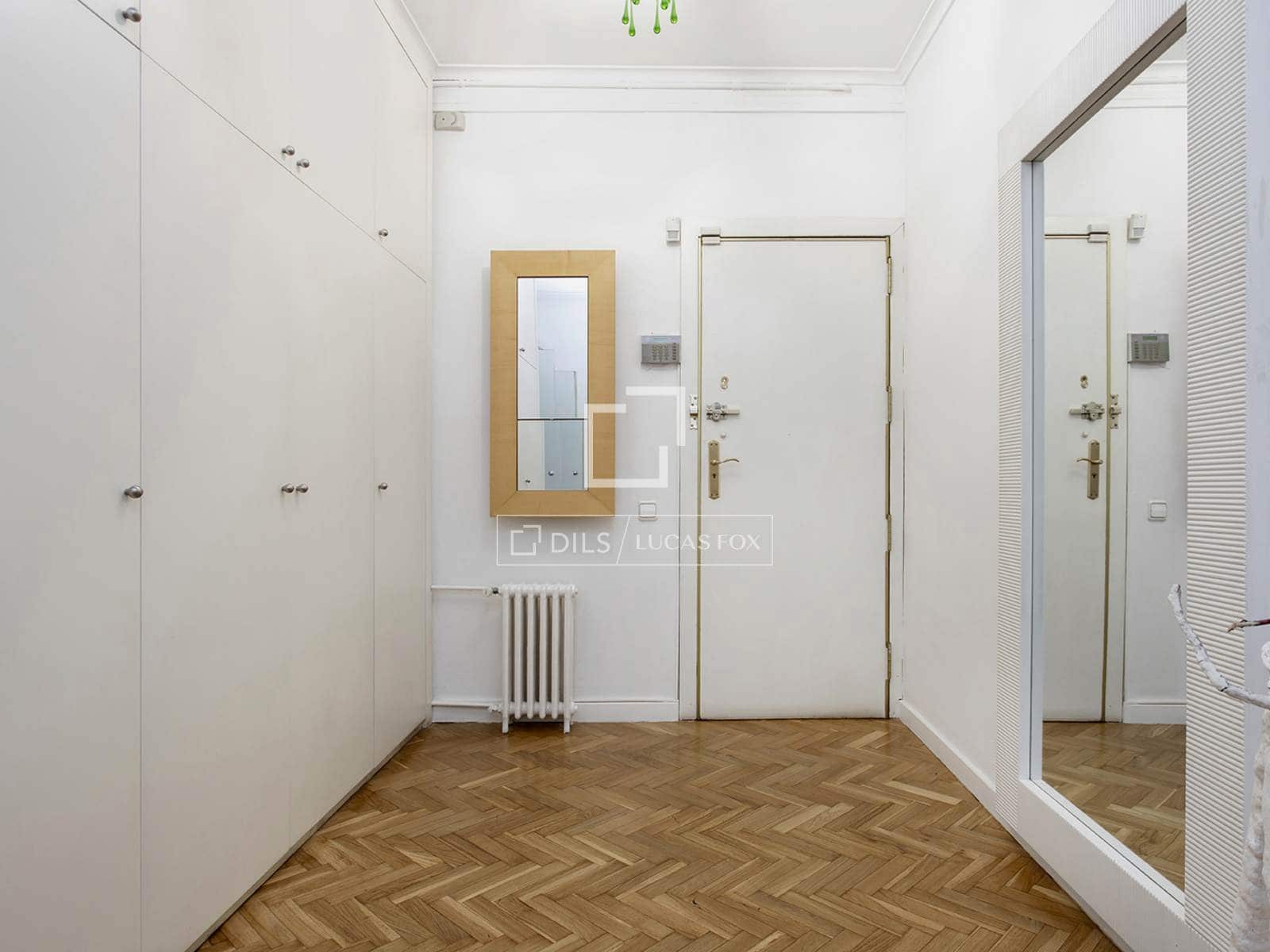 2 slaapkamer Appartement te huur in Barcelona stad - € 5.500 (Ref: 7536360)