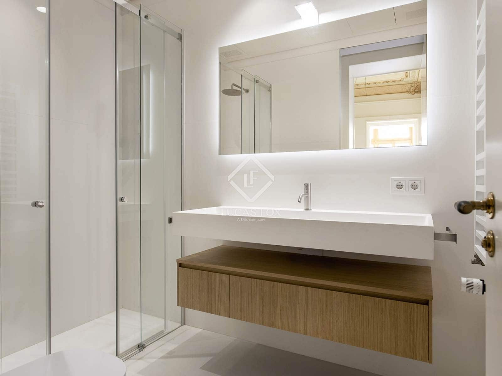 2 bedroom Apartment for rent in Barcelona city with pool - € 8,000 (Ref: 7537682)