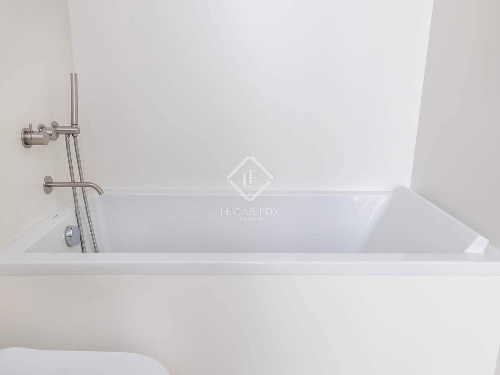 2 bedroom Apartment for rent in Barcelona city with pool - € 8,000 (Ref: 7537682)