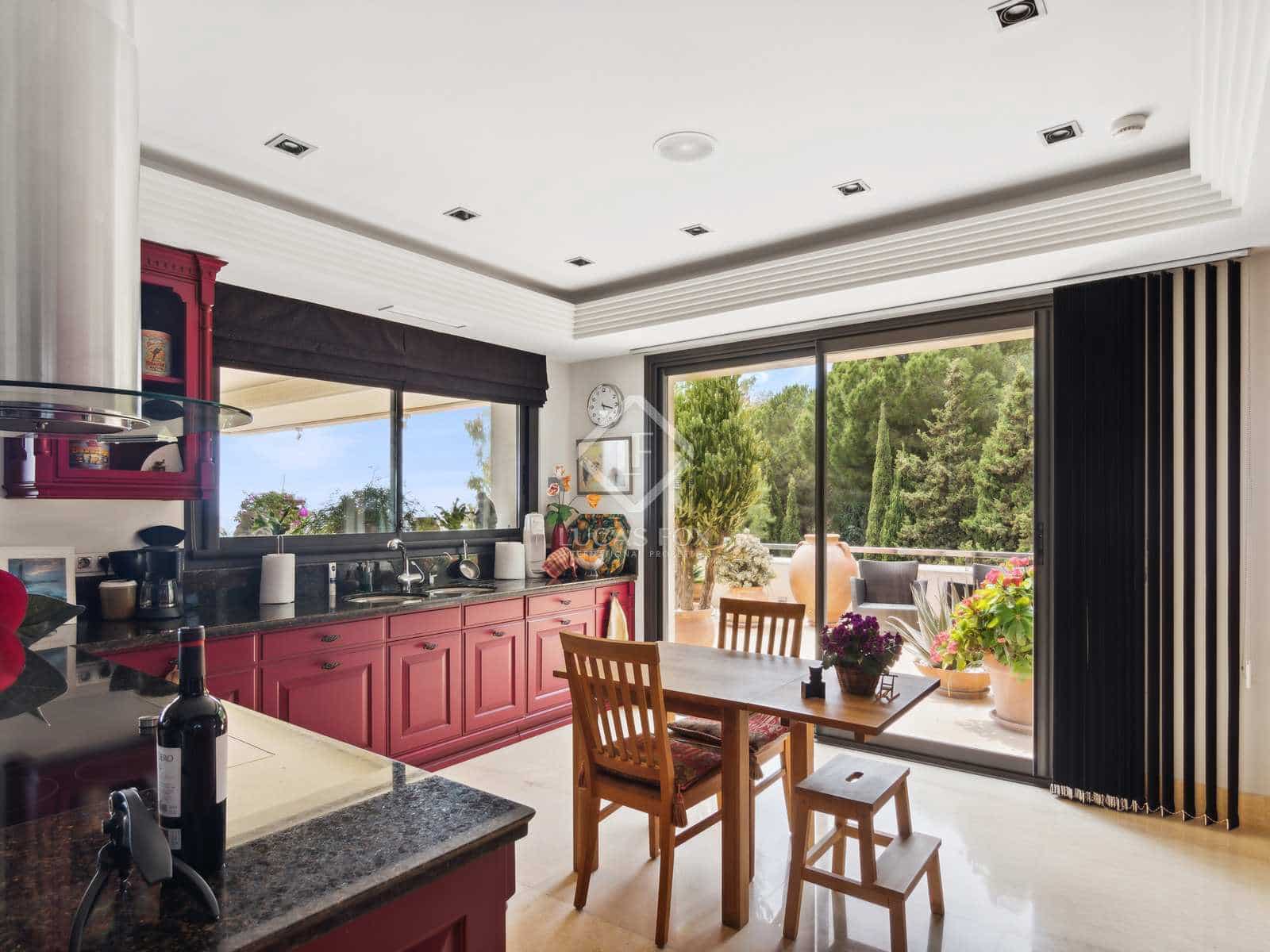 5 sypialnia Penthouse na sprzedaż w Nueva Andalucia z basenem garażem - 2 950 000 € (Ref: 7555814)