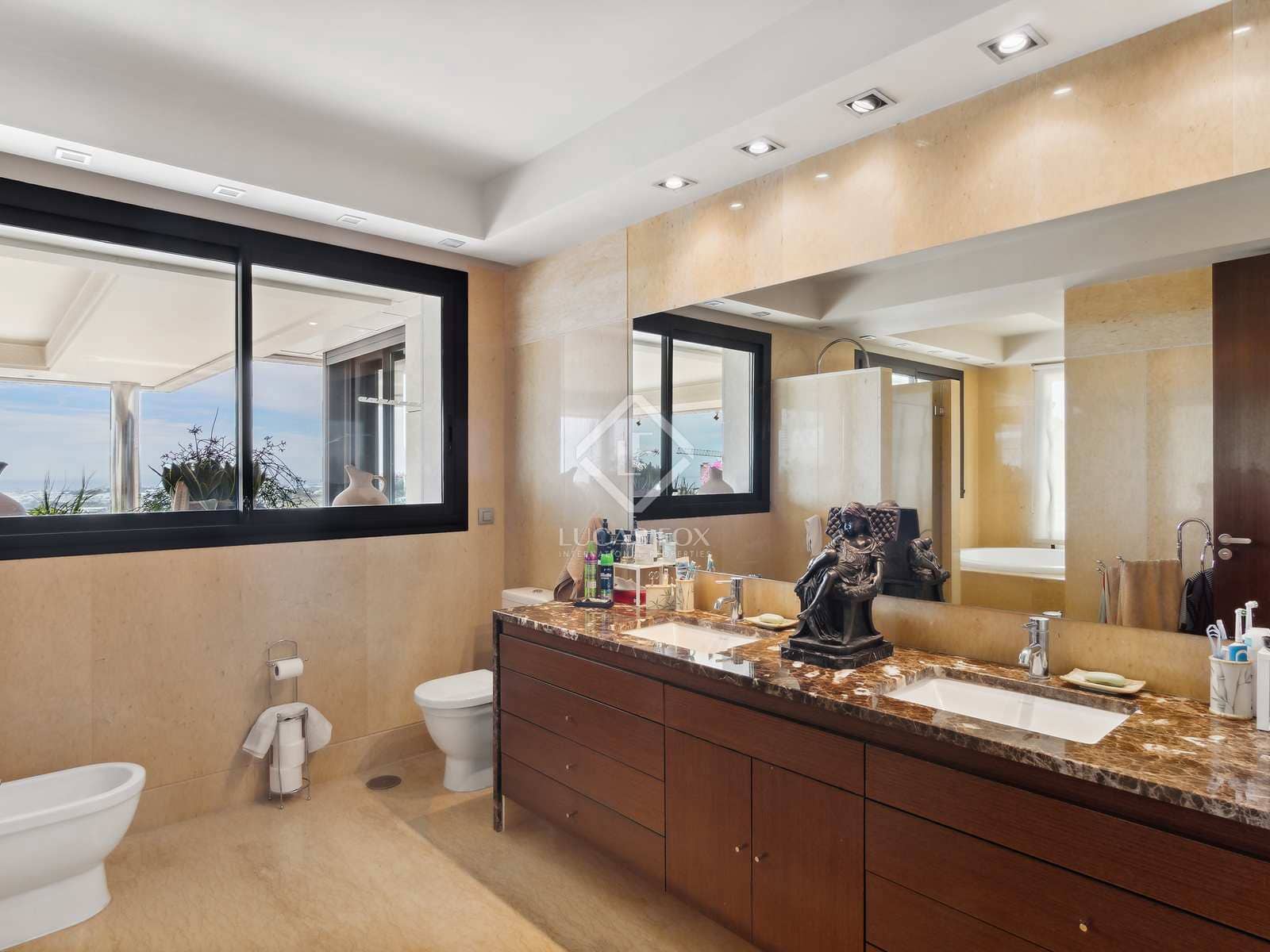 5 sypialnia Penthouse na sprzedaż w Nueva Andalucia z basenem garażem - 2 950 000 € (Ref: 7555814)