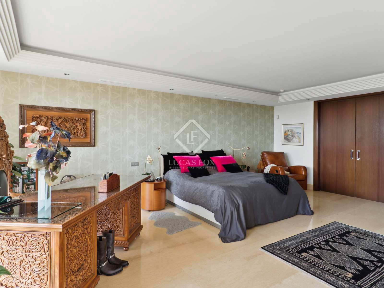 5 sypialnia Penthouse na sprzedaż w Nueva Andalucia z basenem garażem - 2 950 000 € (Ref: 7555814)