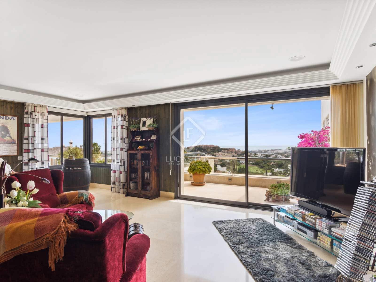 5 sypialnia Penthouse na sprzedaż w Nueva Andalucia z basenem garażem - 2 950 000 € (Ref: 7555814)